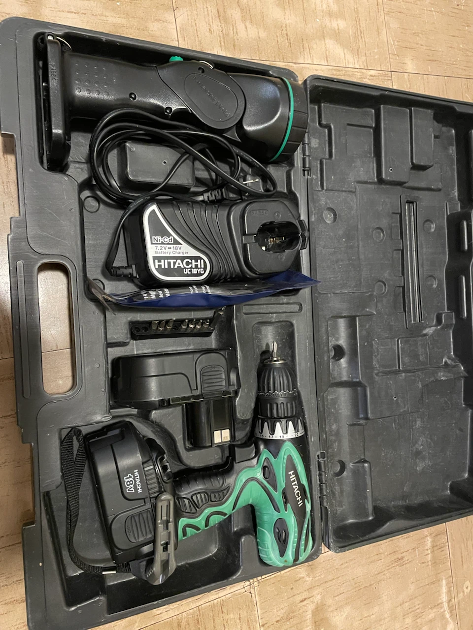 Hitachi 18V Cordless Drill and Flashlight Set - photo 3