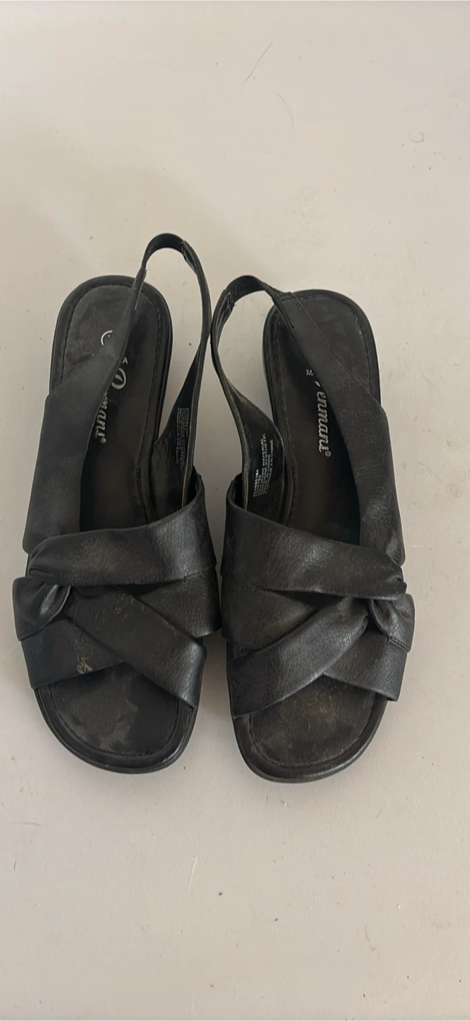 Eastland Penmans black sandals