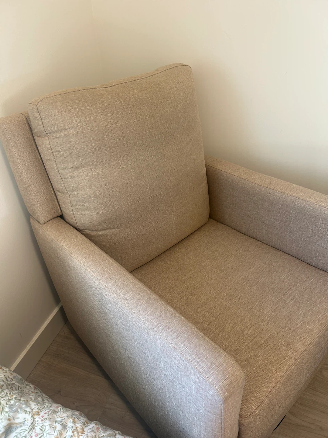 Storkcraft Calabasas Swivel Glider