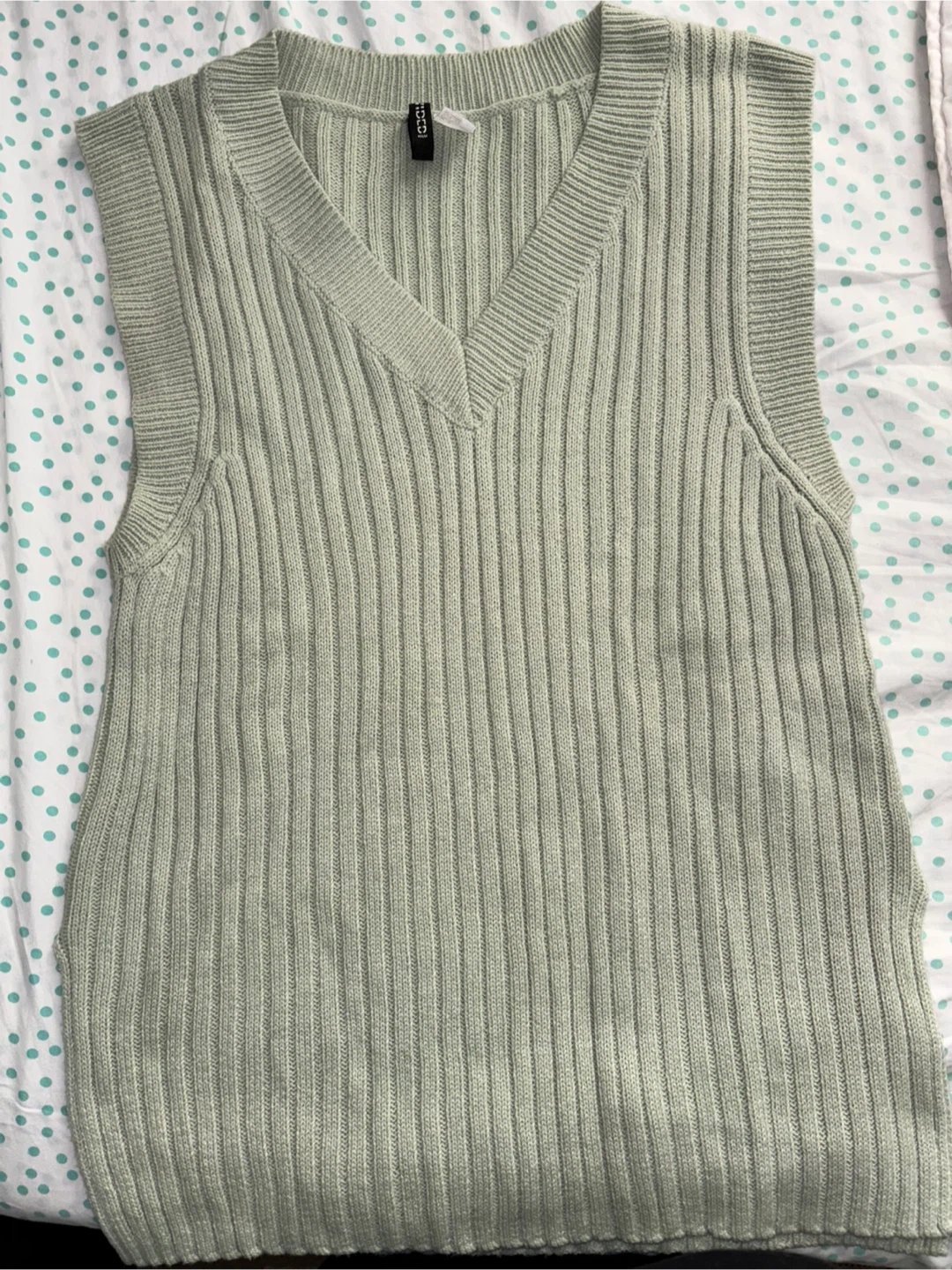 H&M Divided V-Neck Ribbed Knit Sweater Vest