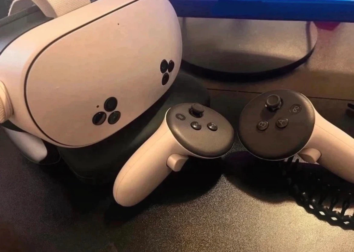 Meta Quest 3S VR - photo 2