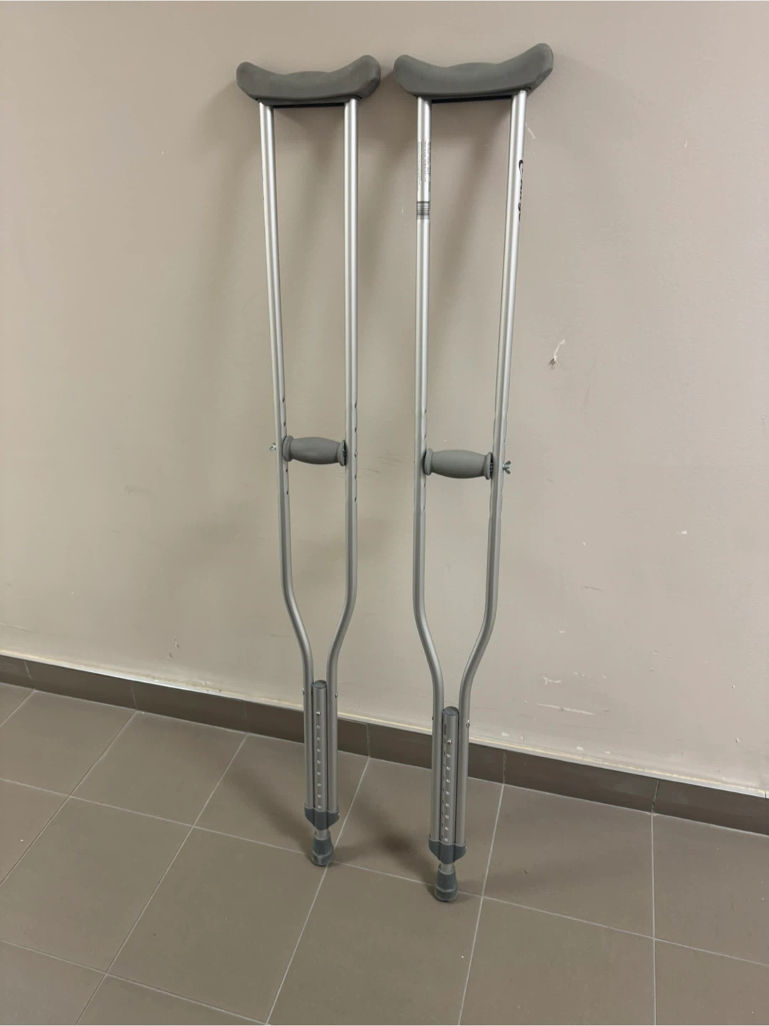 Carex Aluminum Underarm Crutches
