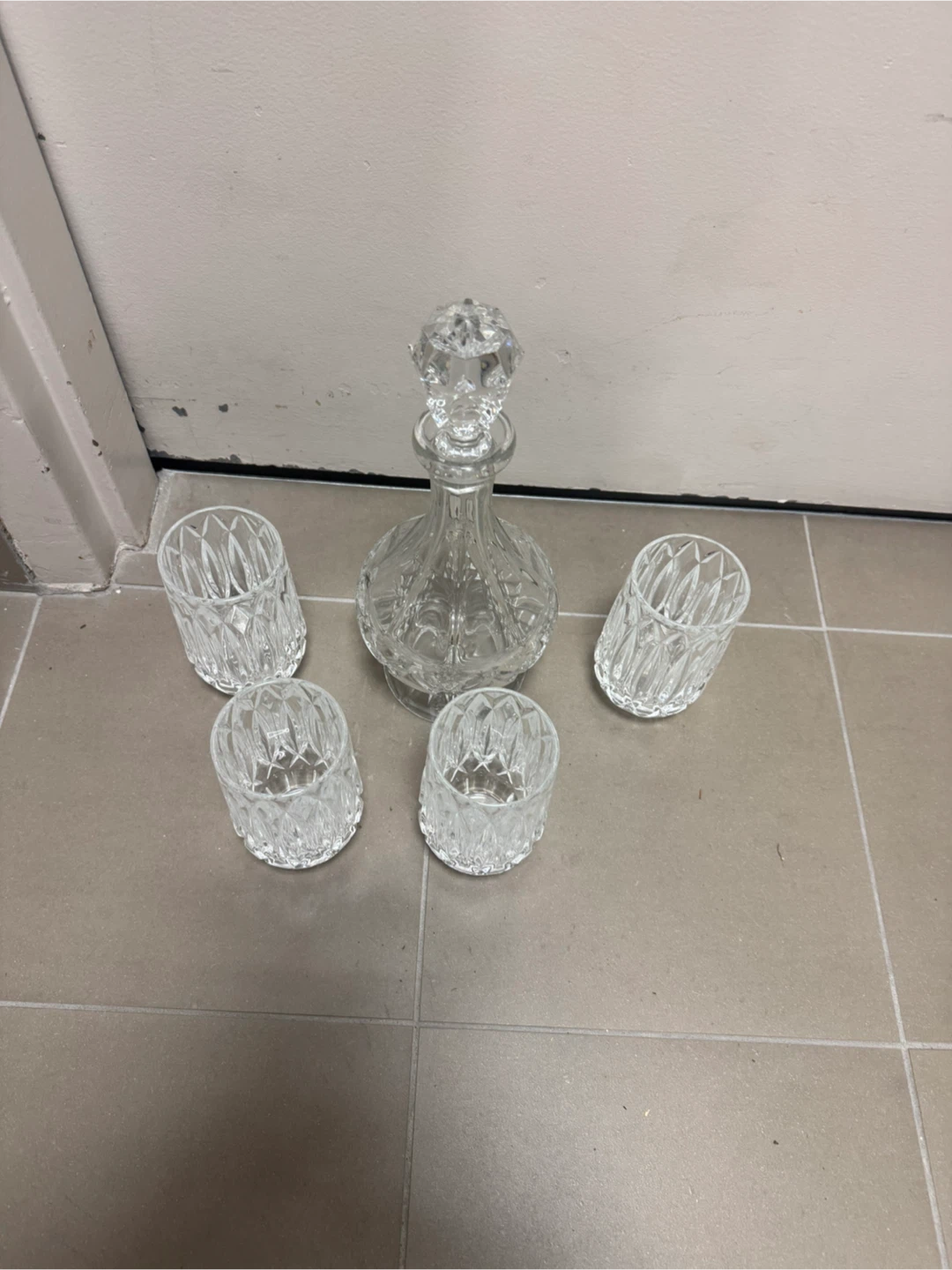 Crystal Decanter and 4 Glasses Set