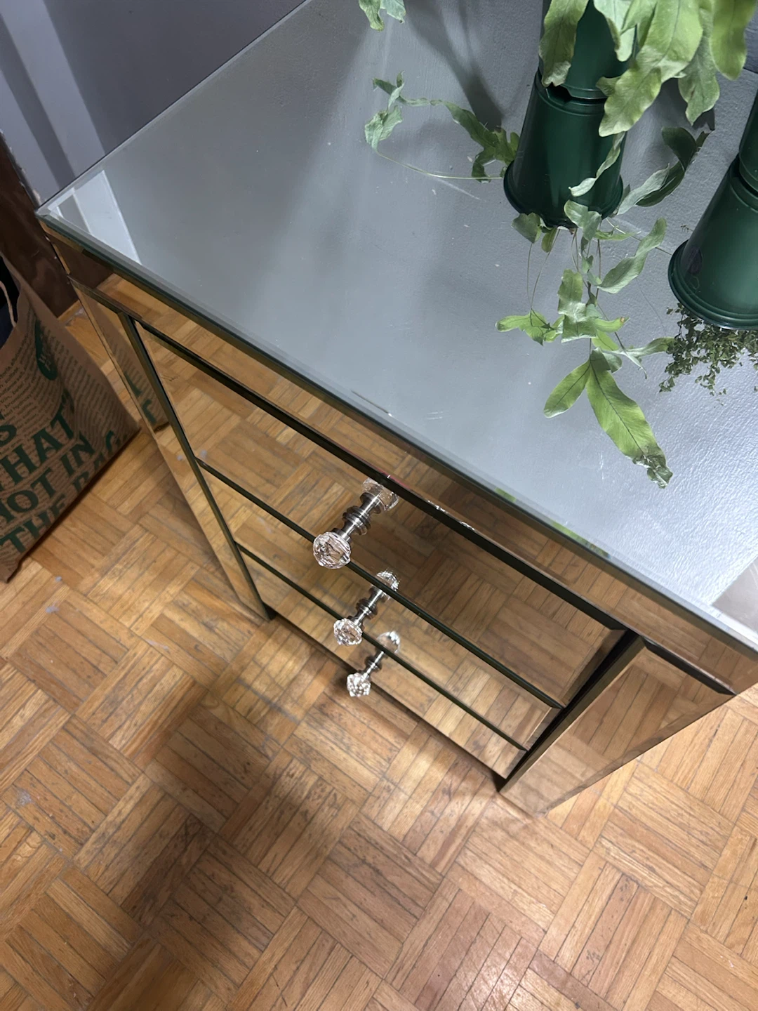 200$ Mirrored 3-Drawer Bedside Table - photo 2