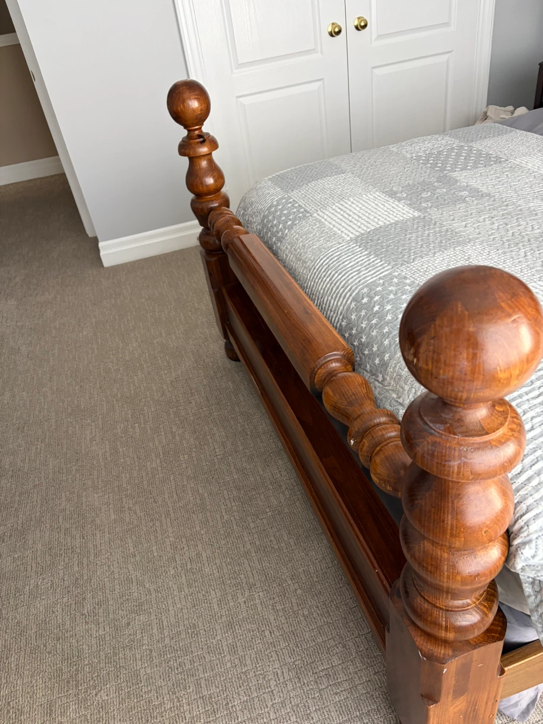 Queen size wooden bed w/frame - photo 3