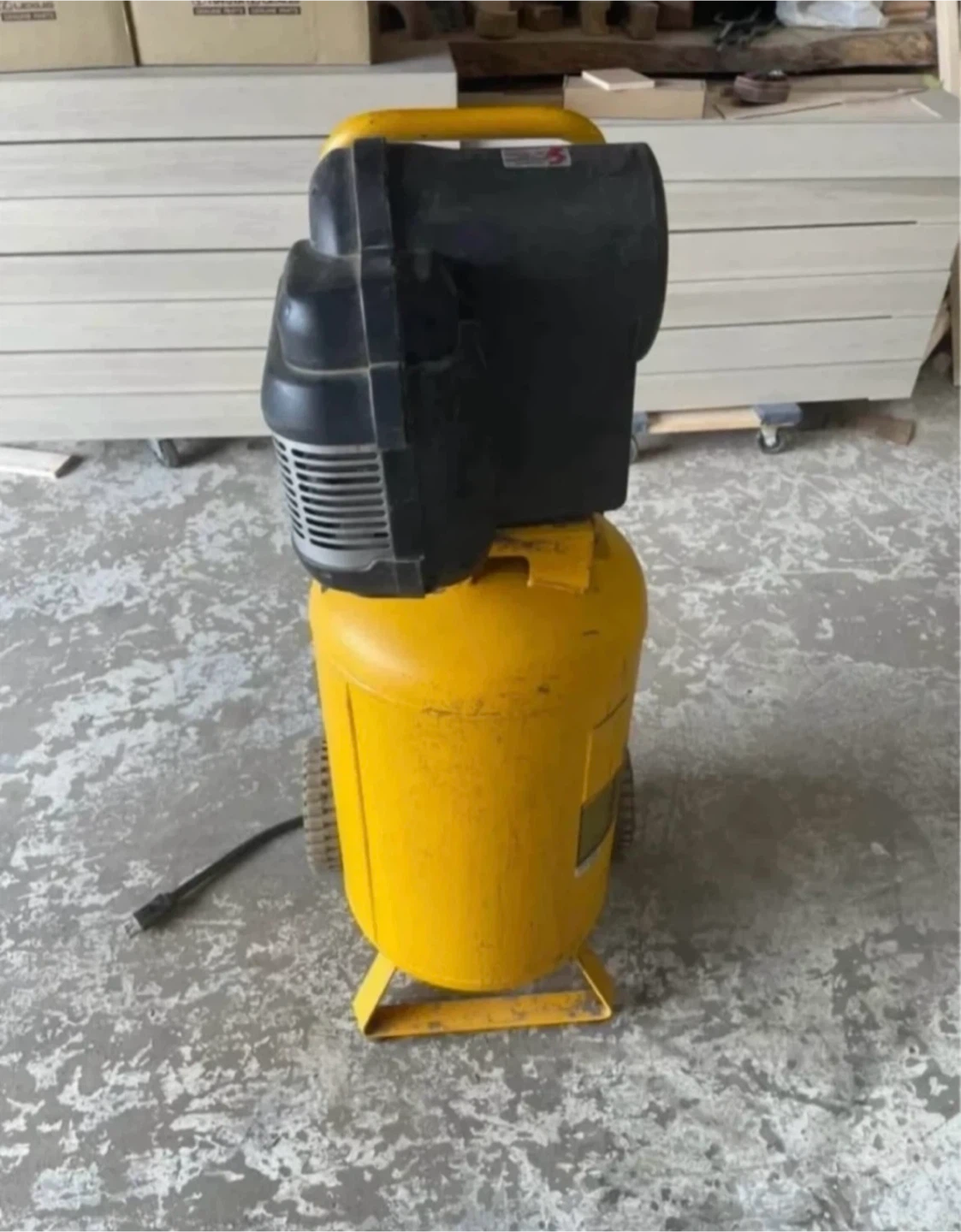 DeWalt 15 Gallon Air Compressor - photo 4