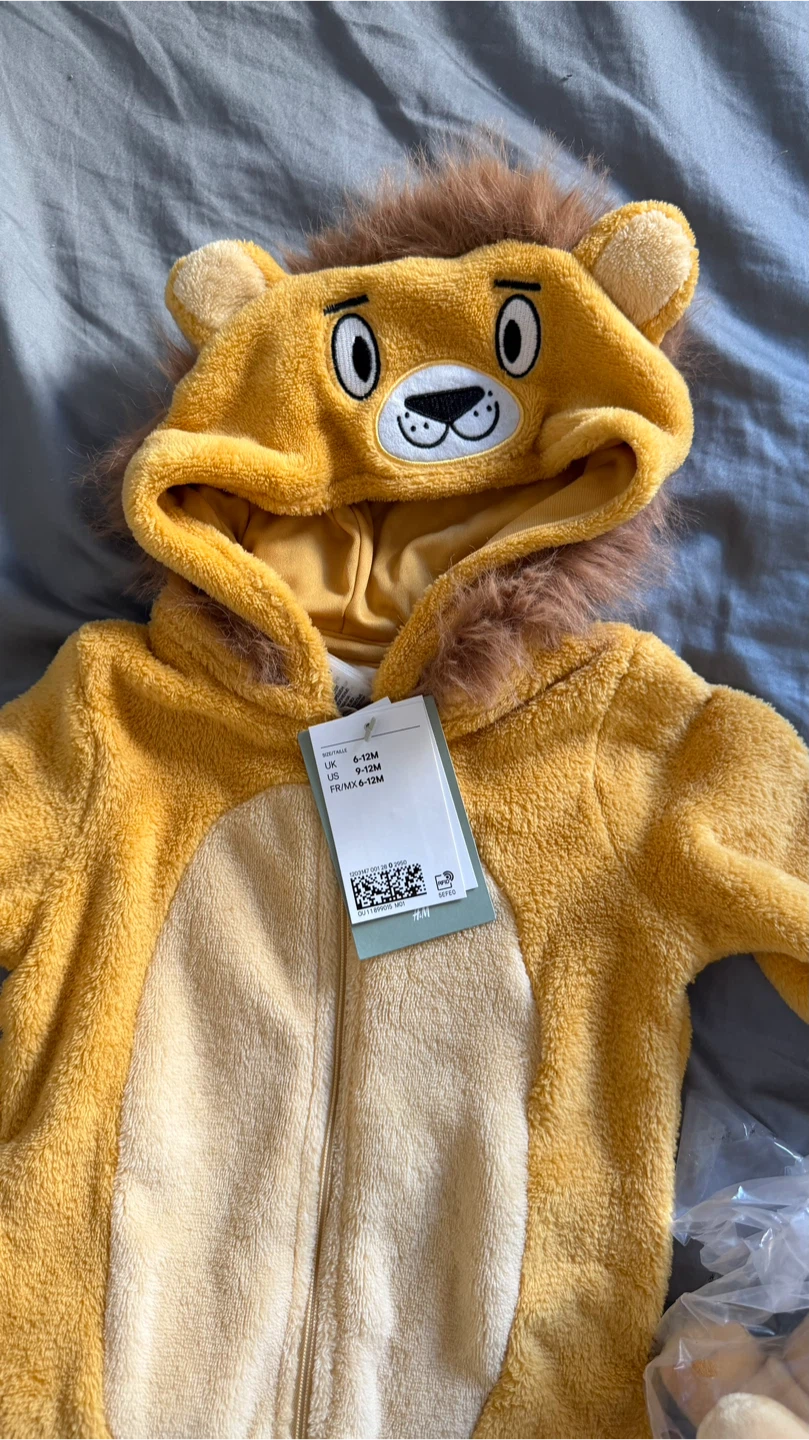 H&M Lion Costume Onesie with Plush Toy - photo 2