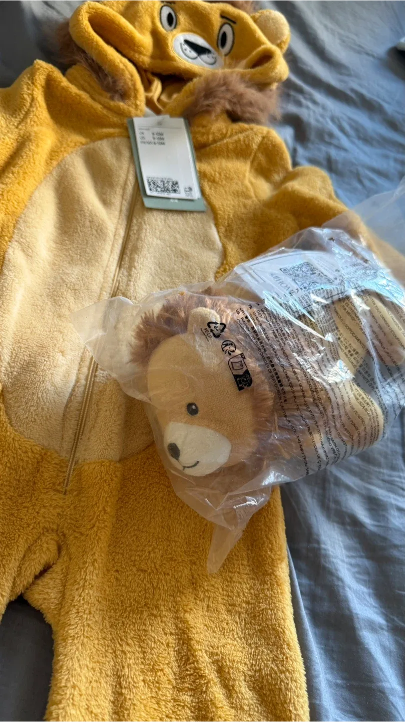 H&M Lion Costume Onesie with Plush Toy - photo 4