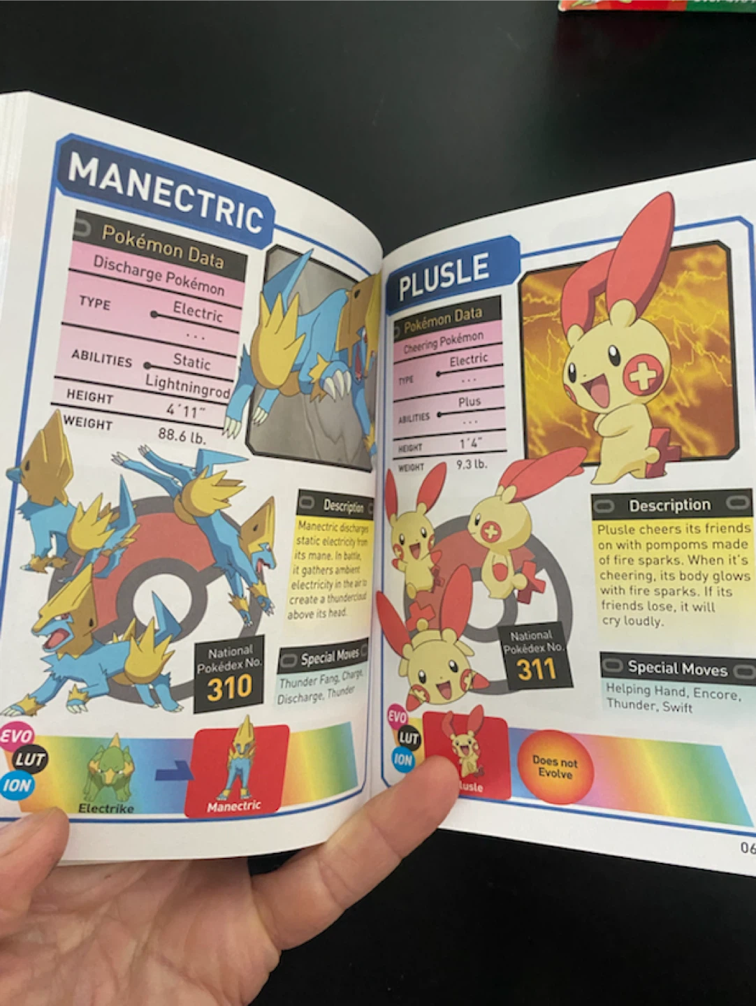 Pokémon The Complete Pokémon Pocket Guide Box Set - photo 4