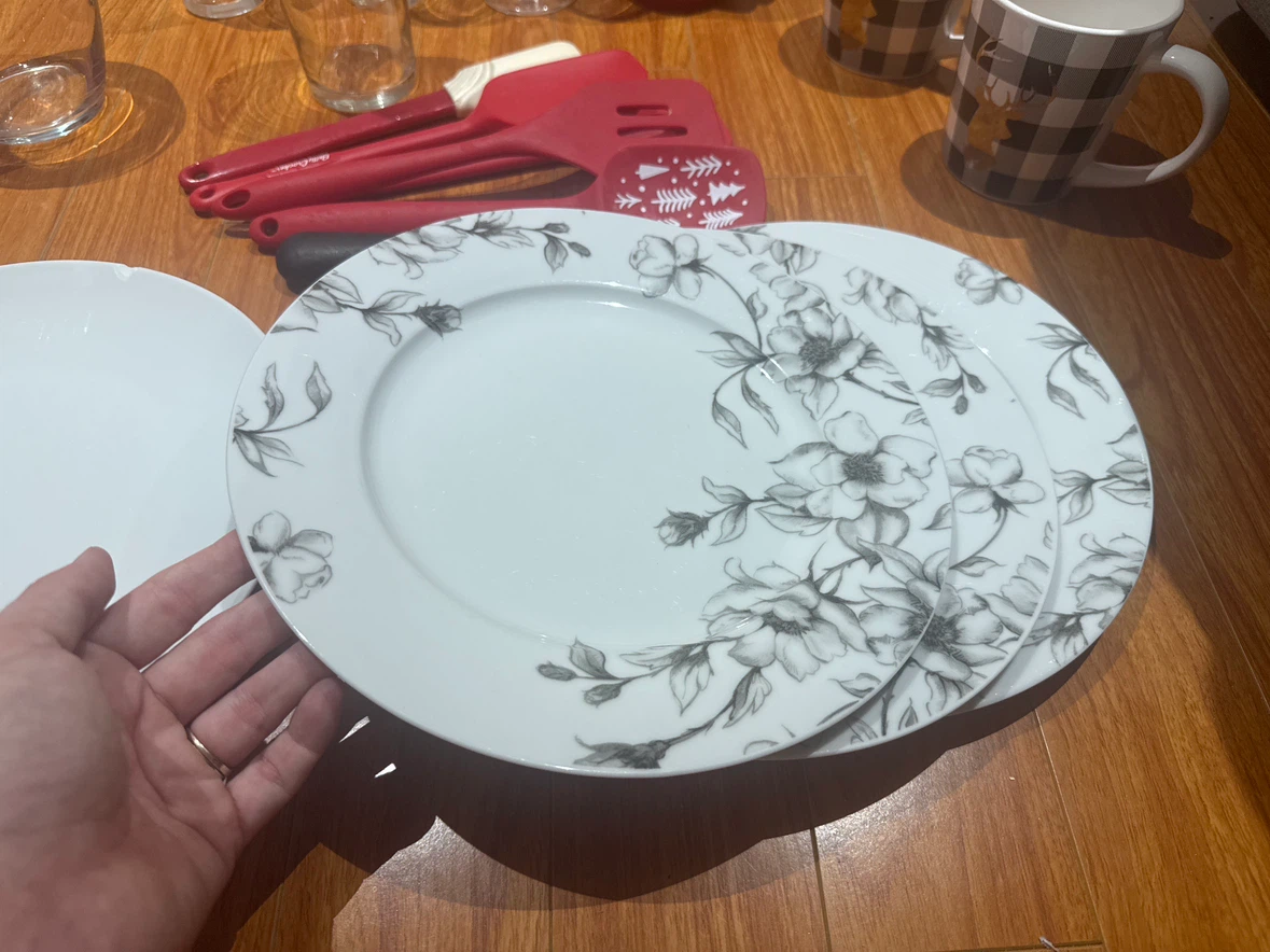 Assorted dishes - photo 4