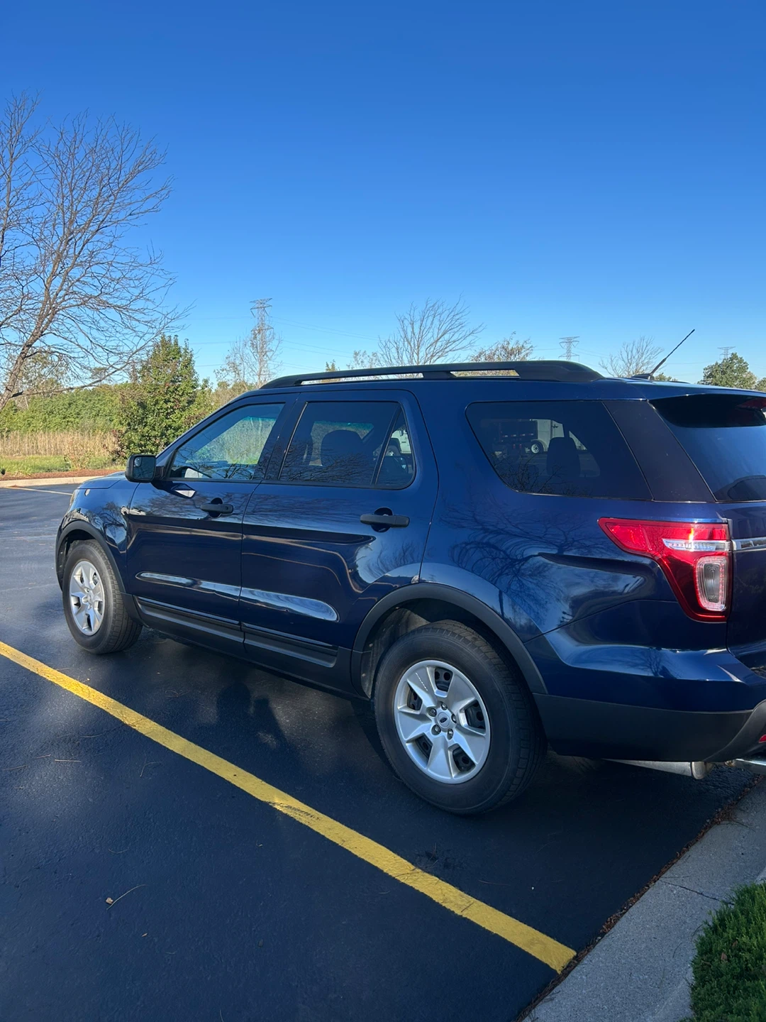 2012 Ford Explorer V6 FWD — One Owner - photo 2