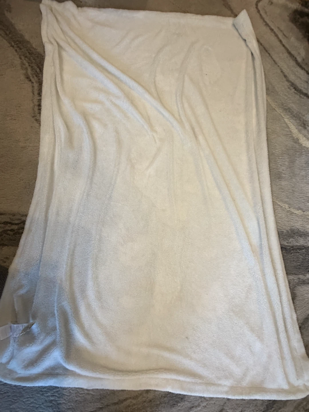 Twin size Hello Kitty blanket -Like new - photo 3