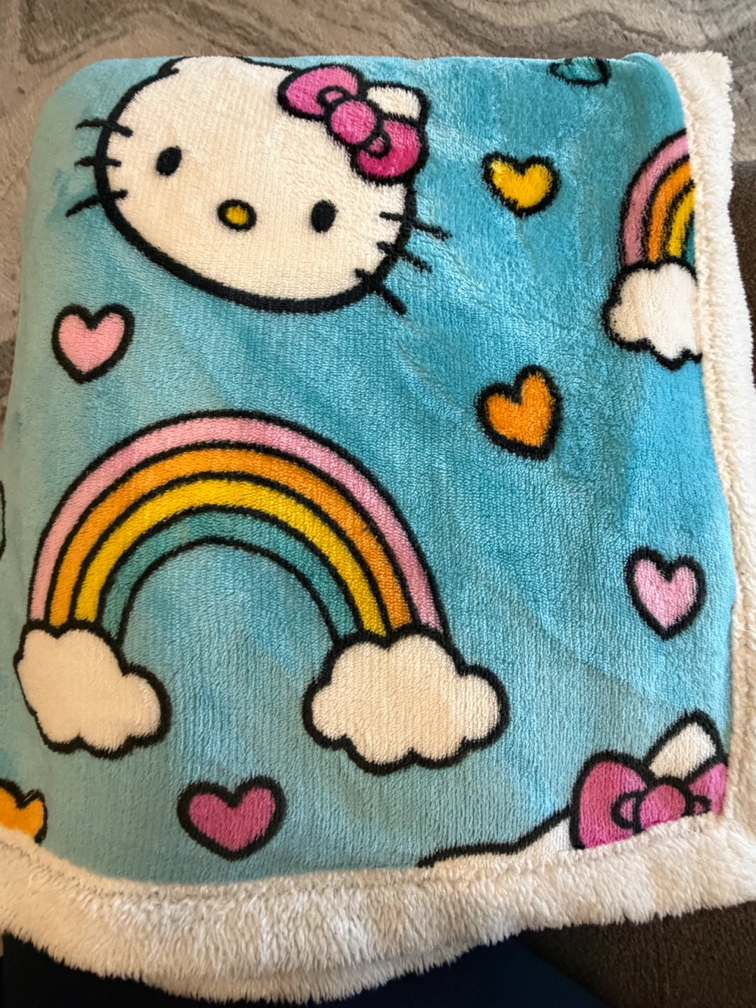 Twin size Hello Kitty blanket -Like new - photo 4