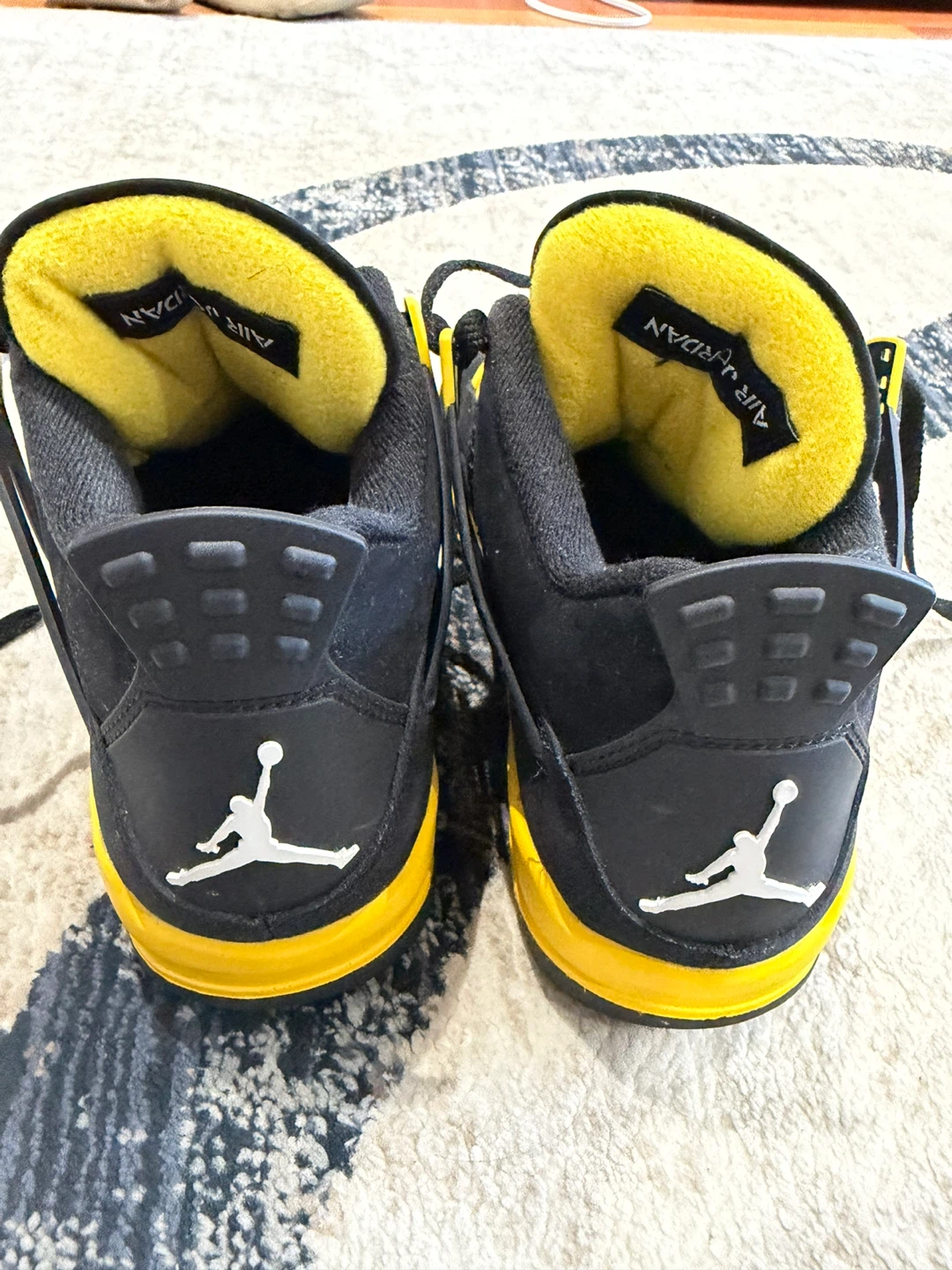 Air Jordan 4 Retro Thunder 9.8/10 condition