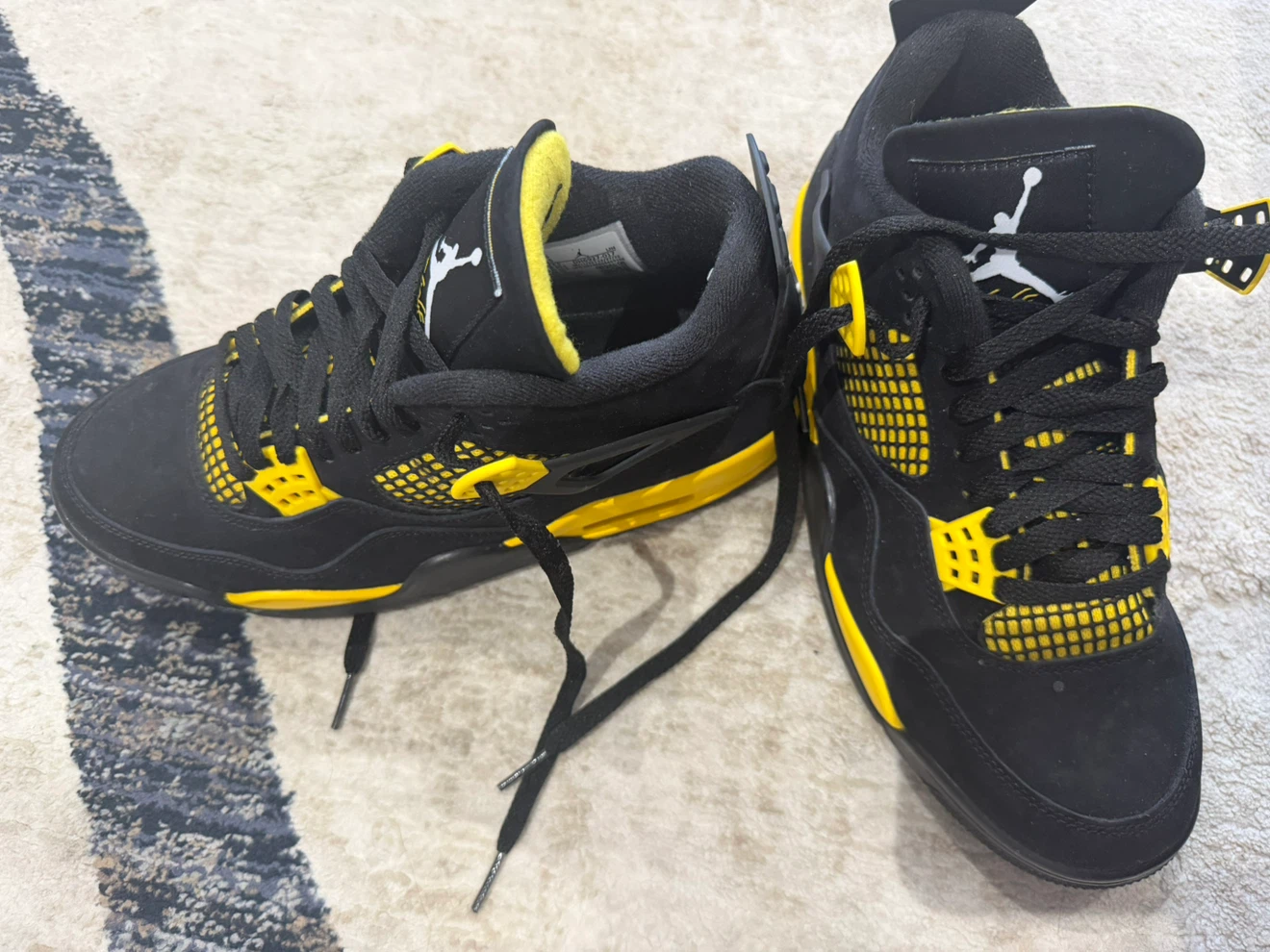 Air Jordan 4 Retro Thunder 9.8/10 condition - photo 2