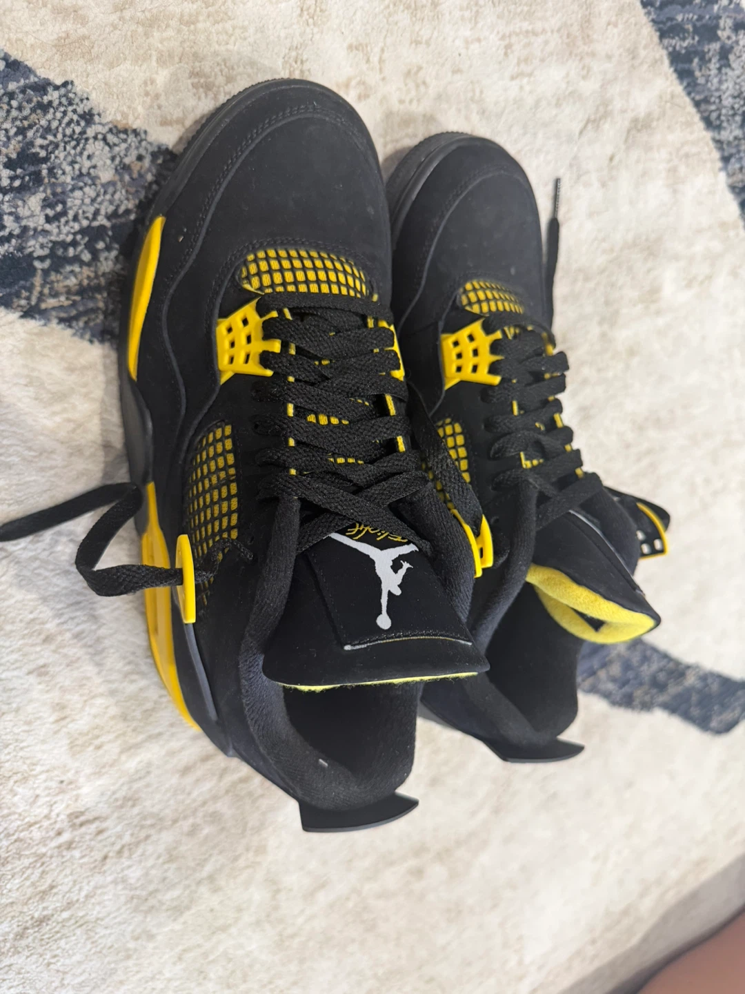 Air Jordan 4 Retro Thunder 9.8/10 condition - photo 3