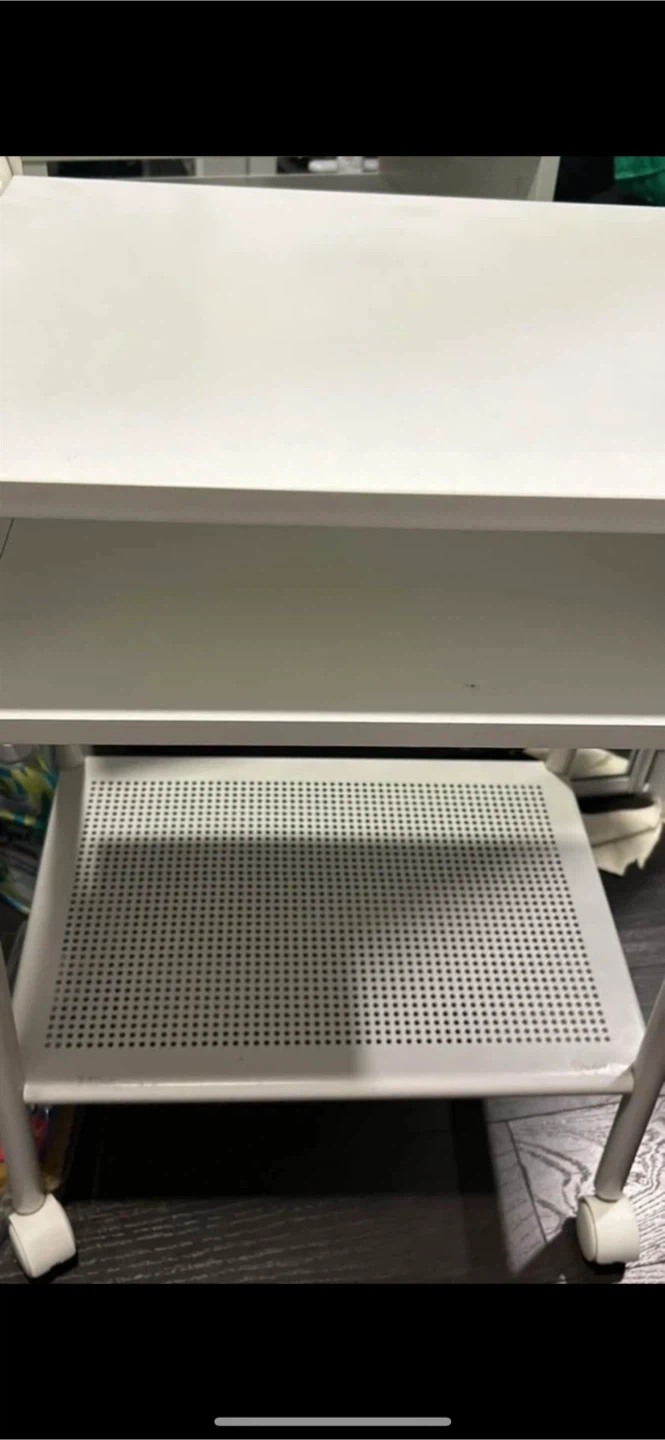 White rolling side table - photo 2