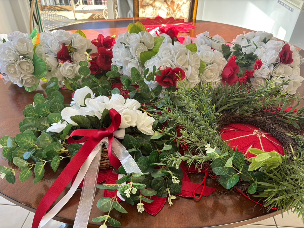 Wedding decor- Floral Arrangements and Rose Bouquets - photo 5
