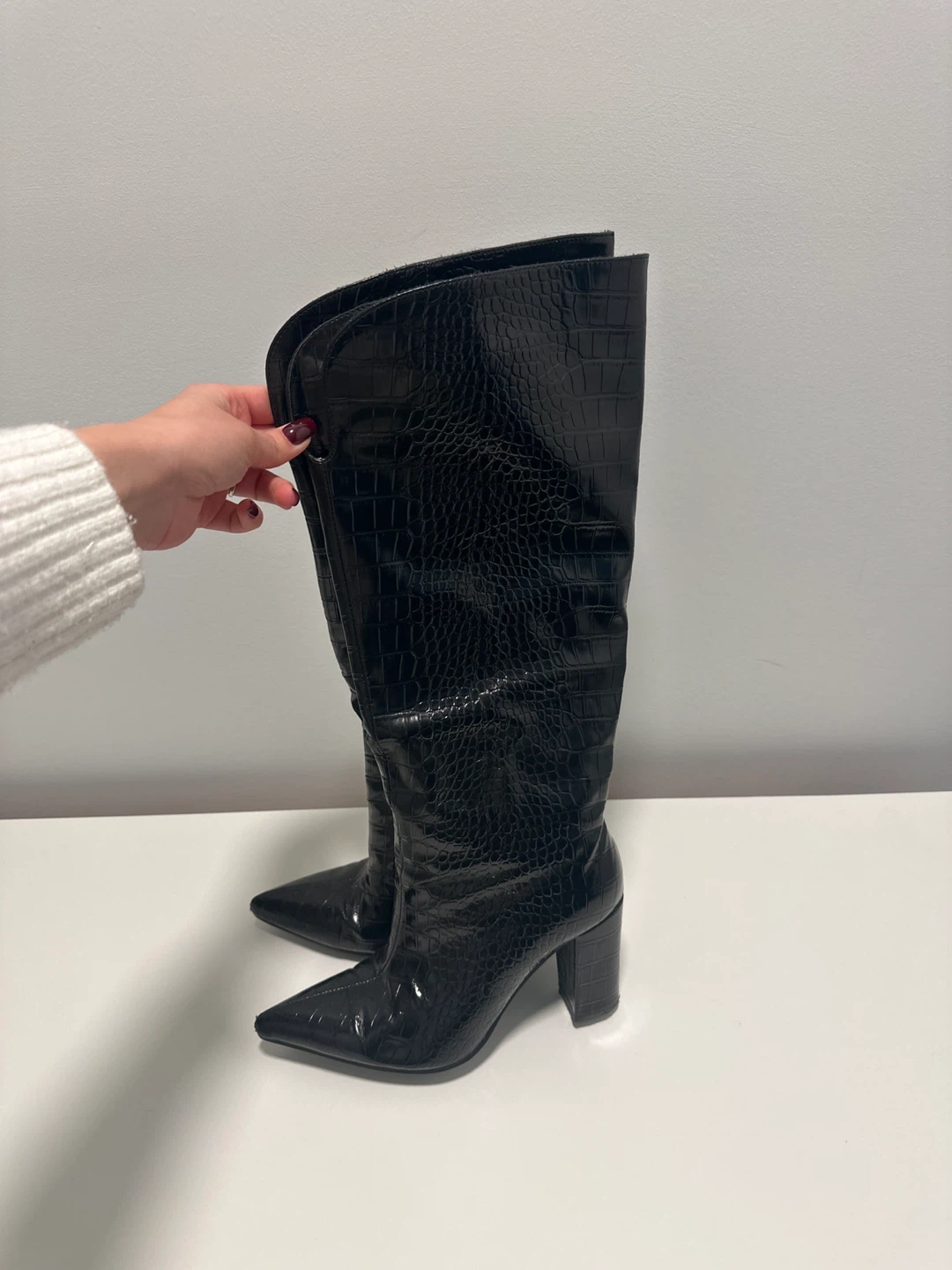 Black Crocodile-Effect Pointed Heel Boots
