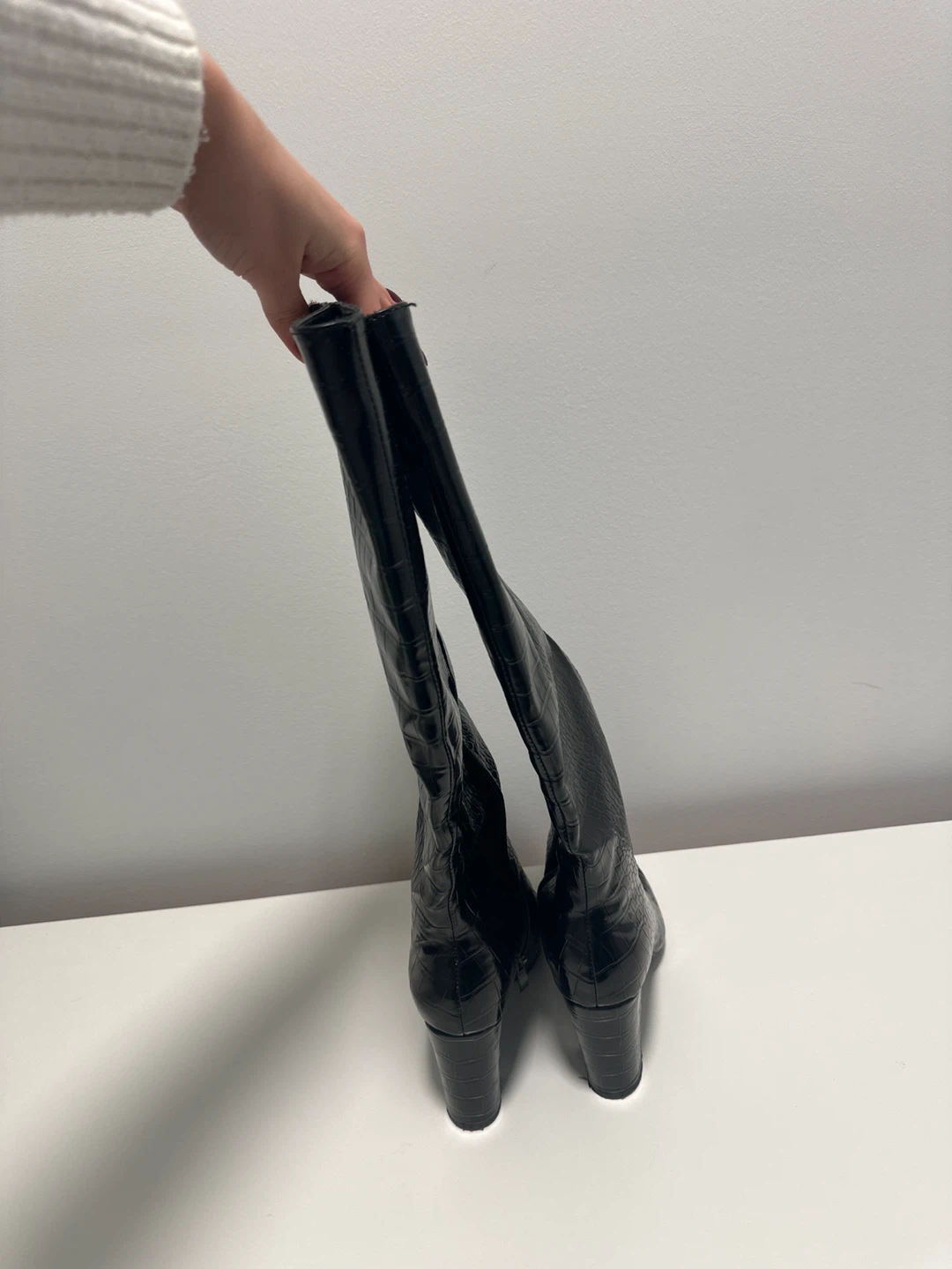 Black Crocodile-Effect Pointed Heel Boots - photo 2