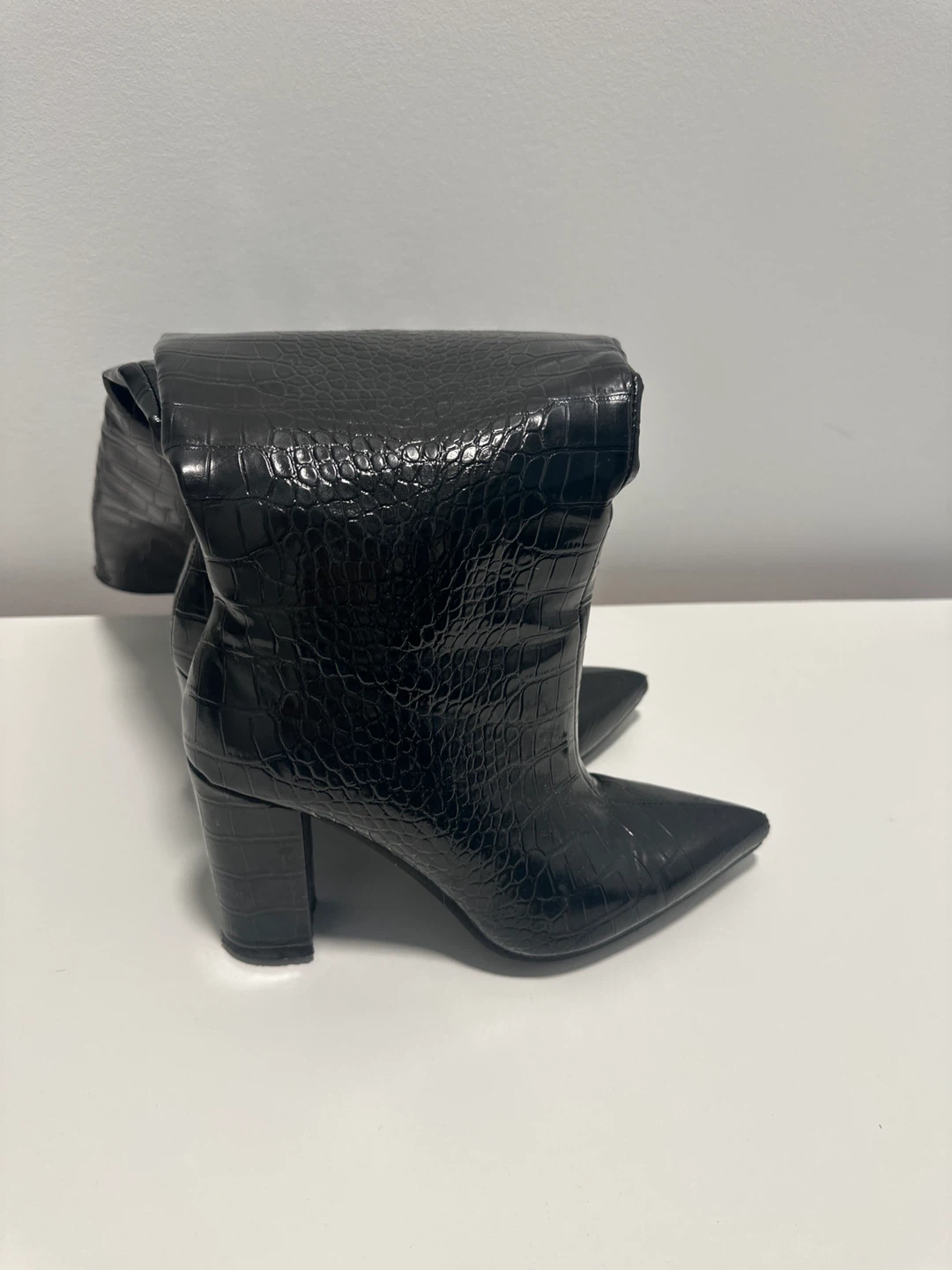 Black Crocodile-Effect Pointed Heel Boots - photo 3