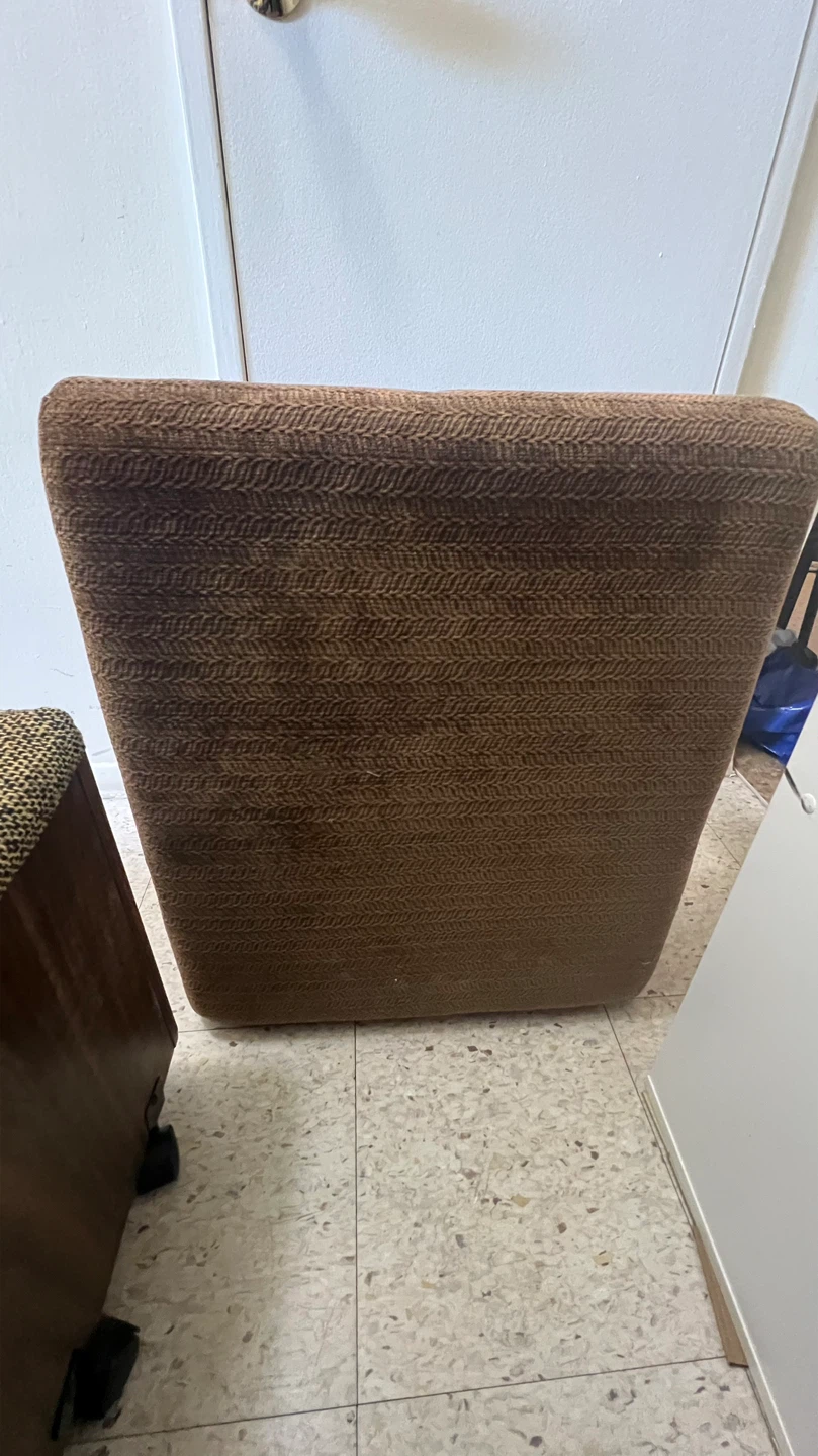 upholstered footstool ottoman-size 25” x 21” x 18” - photo 3