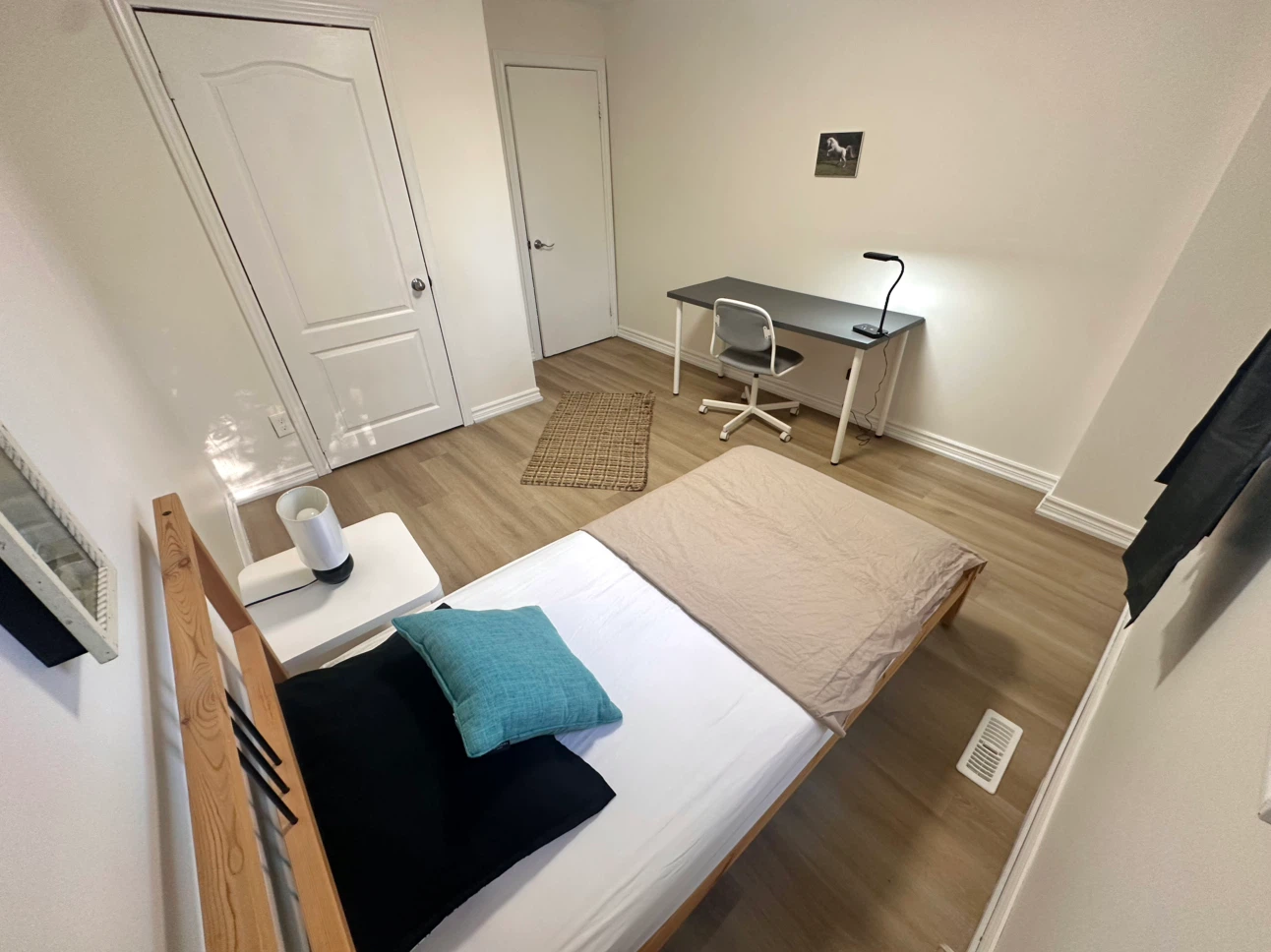 Private room for rent - photo 3