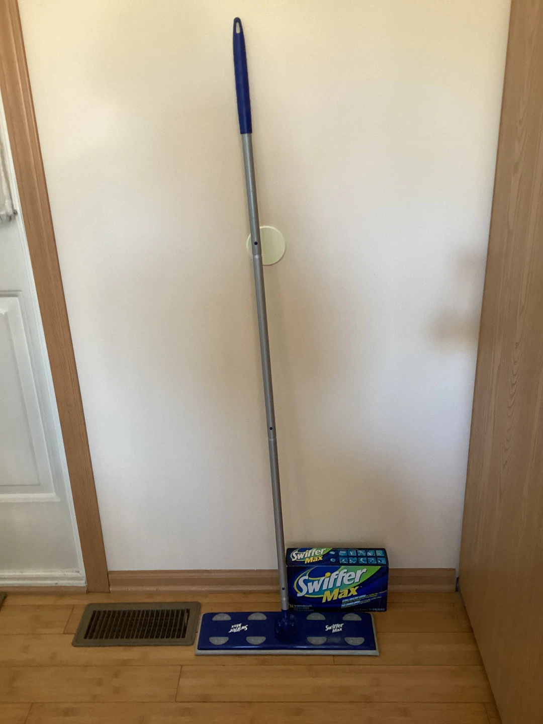 Swiffer Max Sweeper with Extra Large Dry Cloths