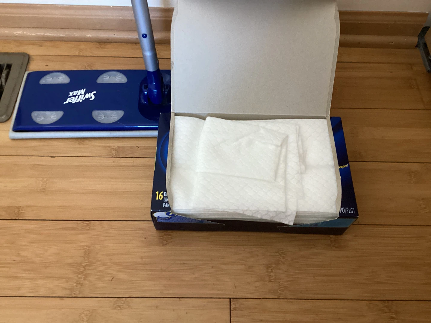 Swiffer Max Sweeper with Extra Large Dry Cloths - photo 4