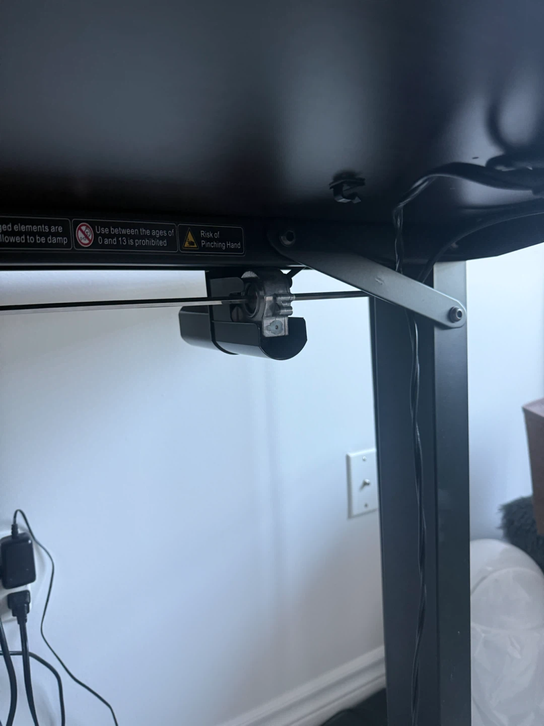 Adjustable Standing Desk and gaming chair - photo 2