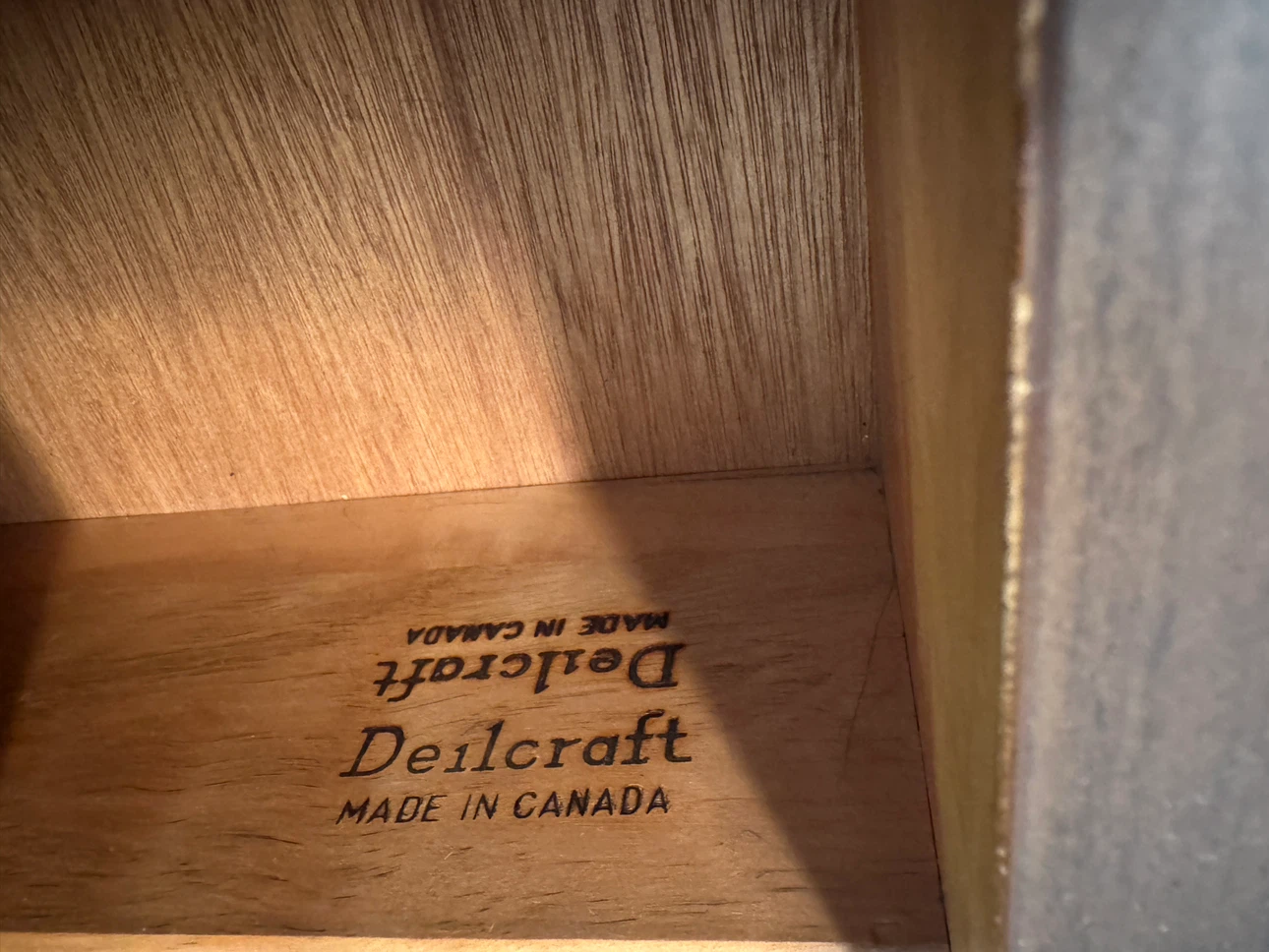 Deilcraft wooden side table - photo 4