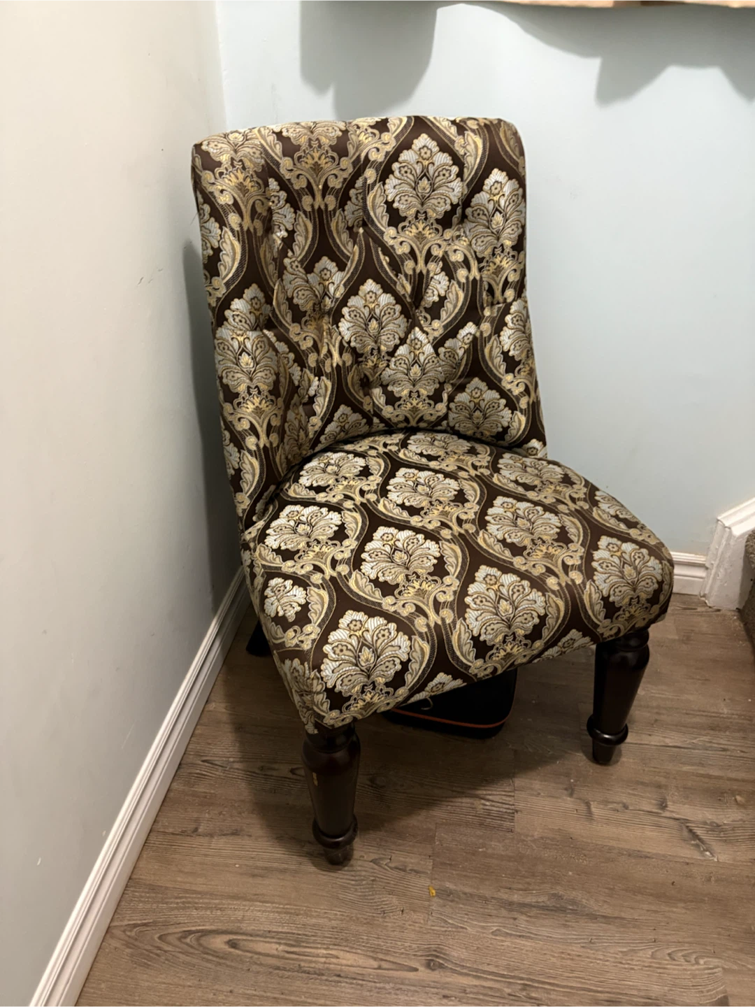 Damask Pattern Tufted Accent Chair - photo 2