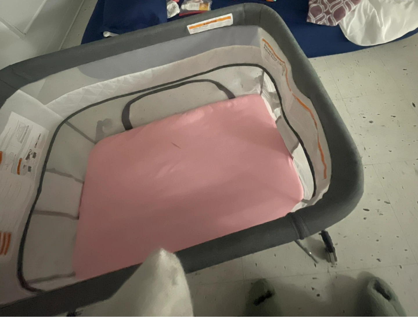 Baby Bassinet Bedside Sleeper turns in to play pan