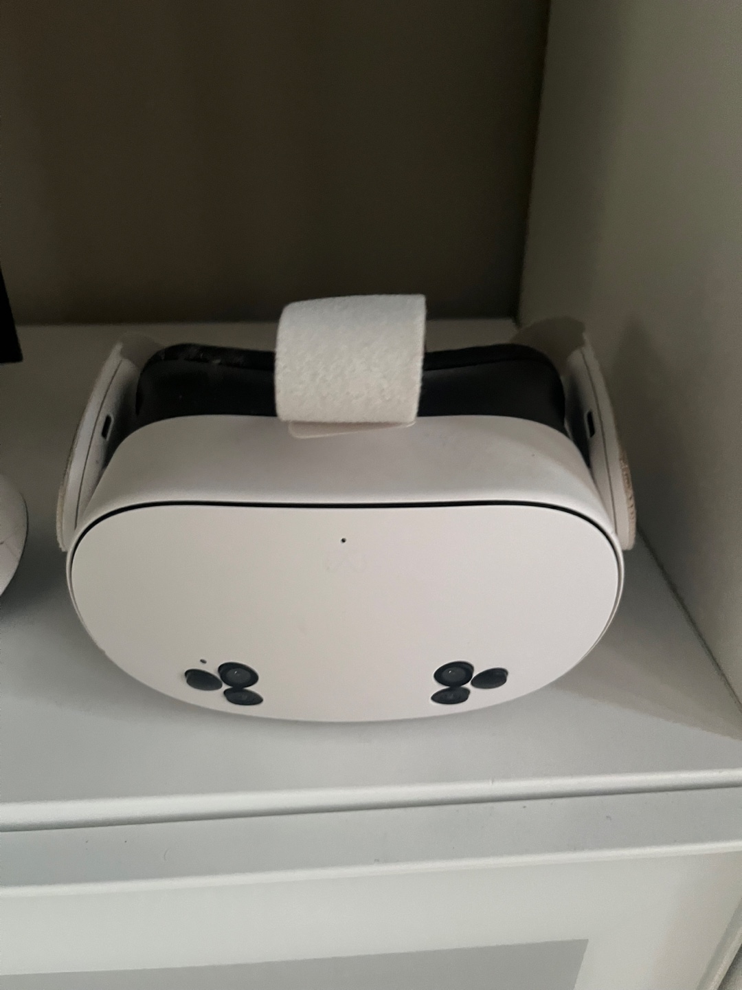 Meta Quest 2 VR Headset with Controllers - photo 2