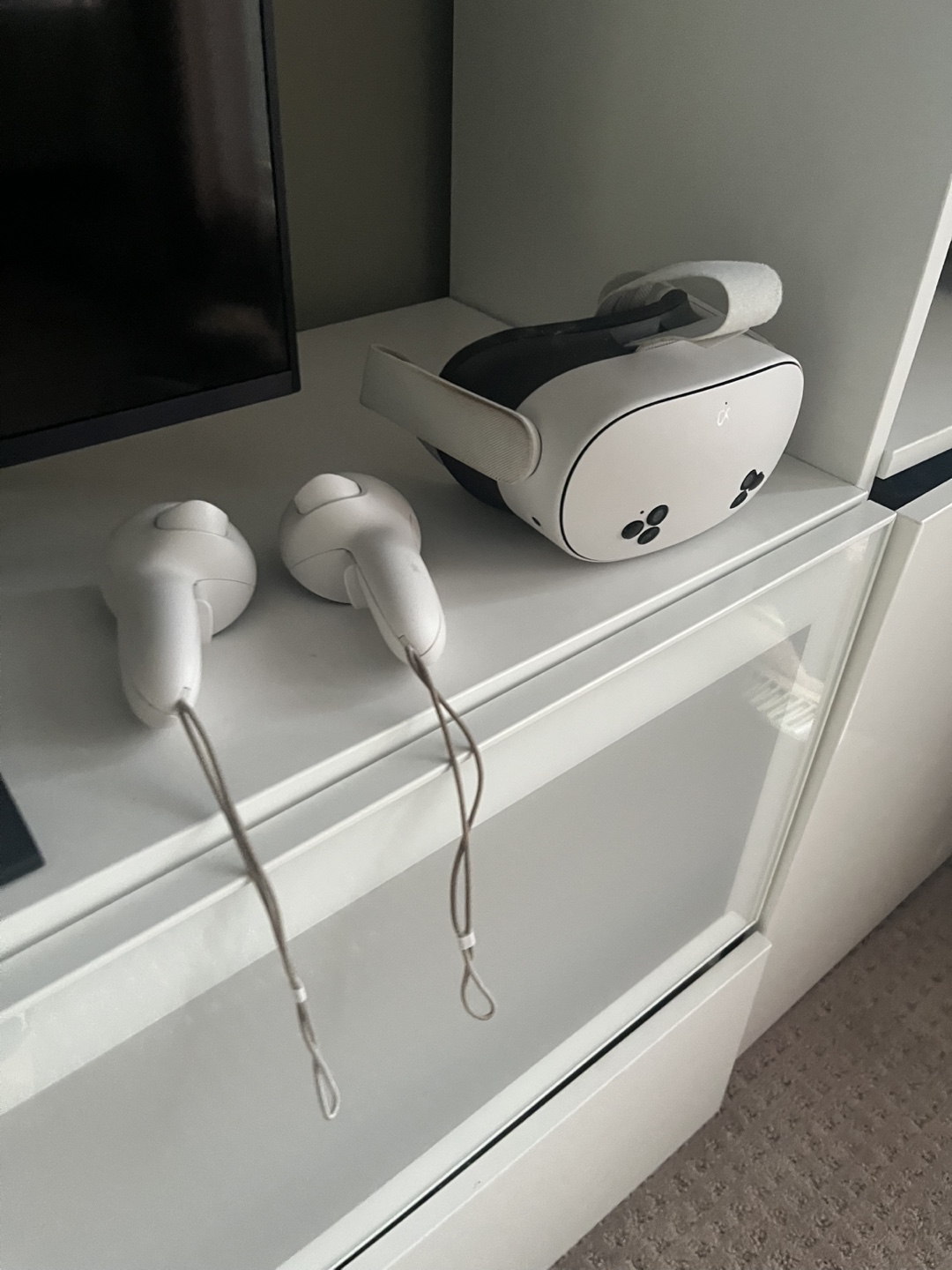 Meta Quest 2 VR Headset with Controllers - photo 3