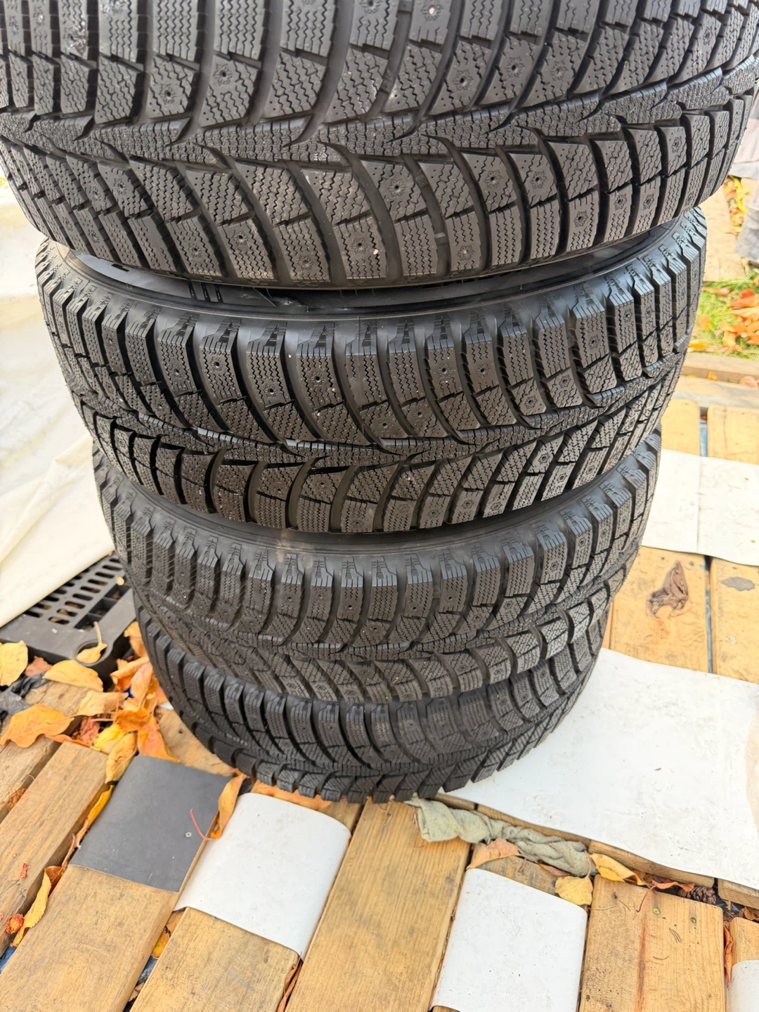 Set of 4 Laufenn Winter Tires with Steel Wheels - photo 2