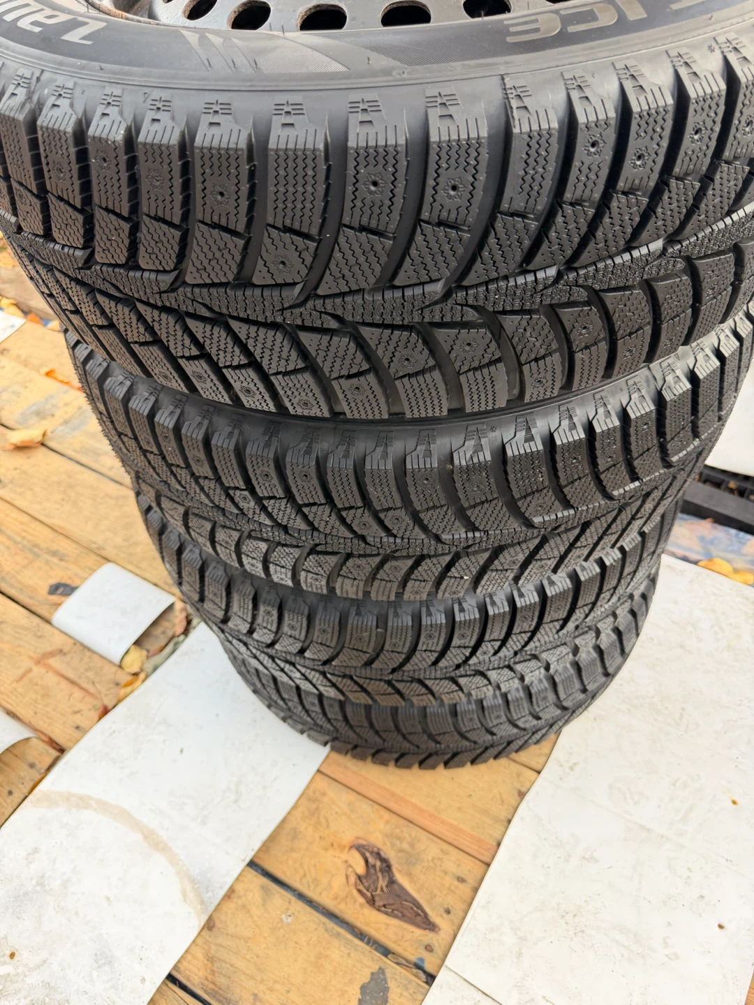 Set of 4 Laufenn Winter Tires with Steel Wheels - photo 3