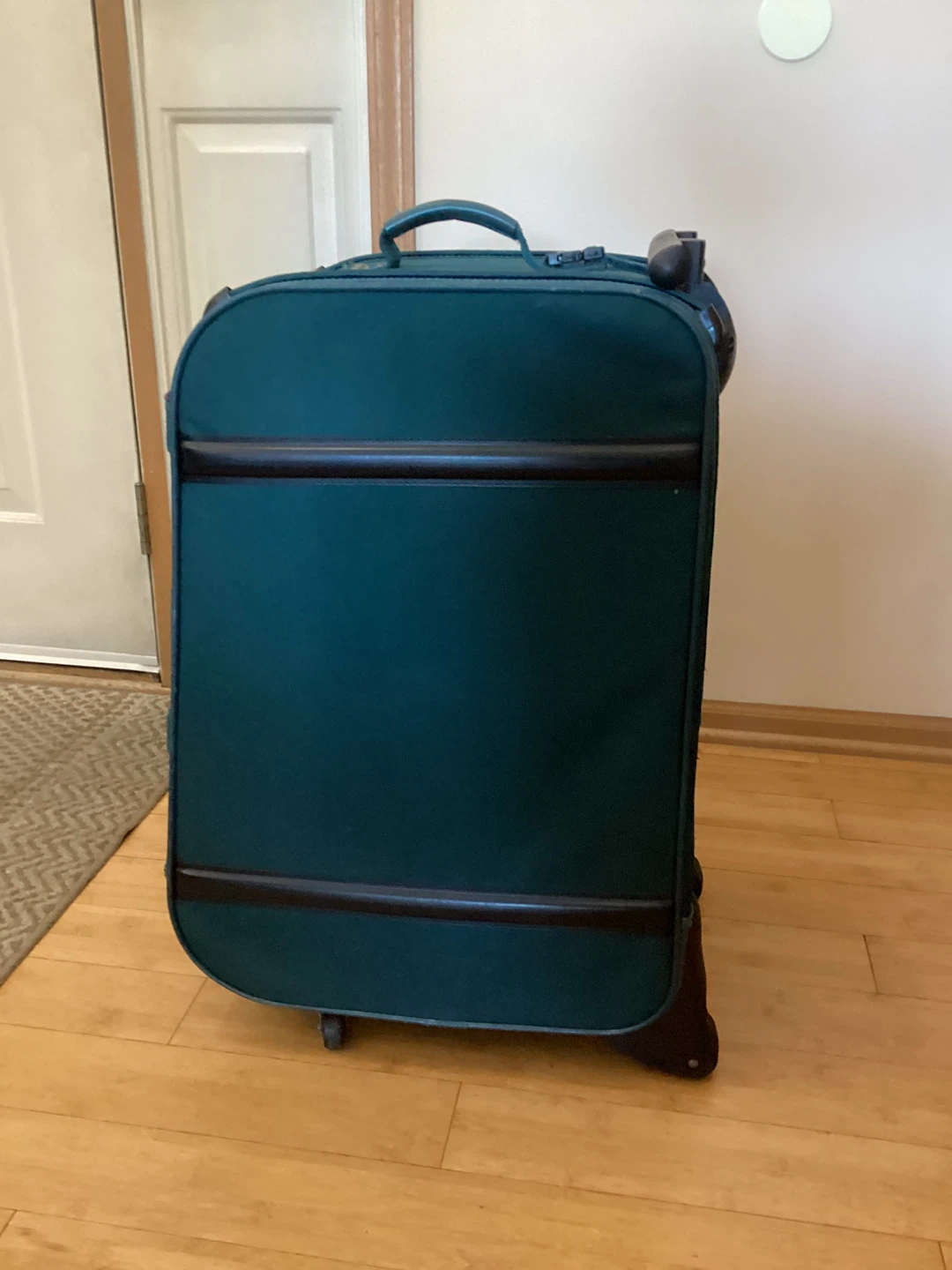 American Tourister Rolling Luggage - photo 3