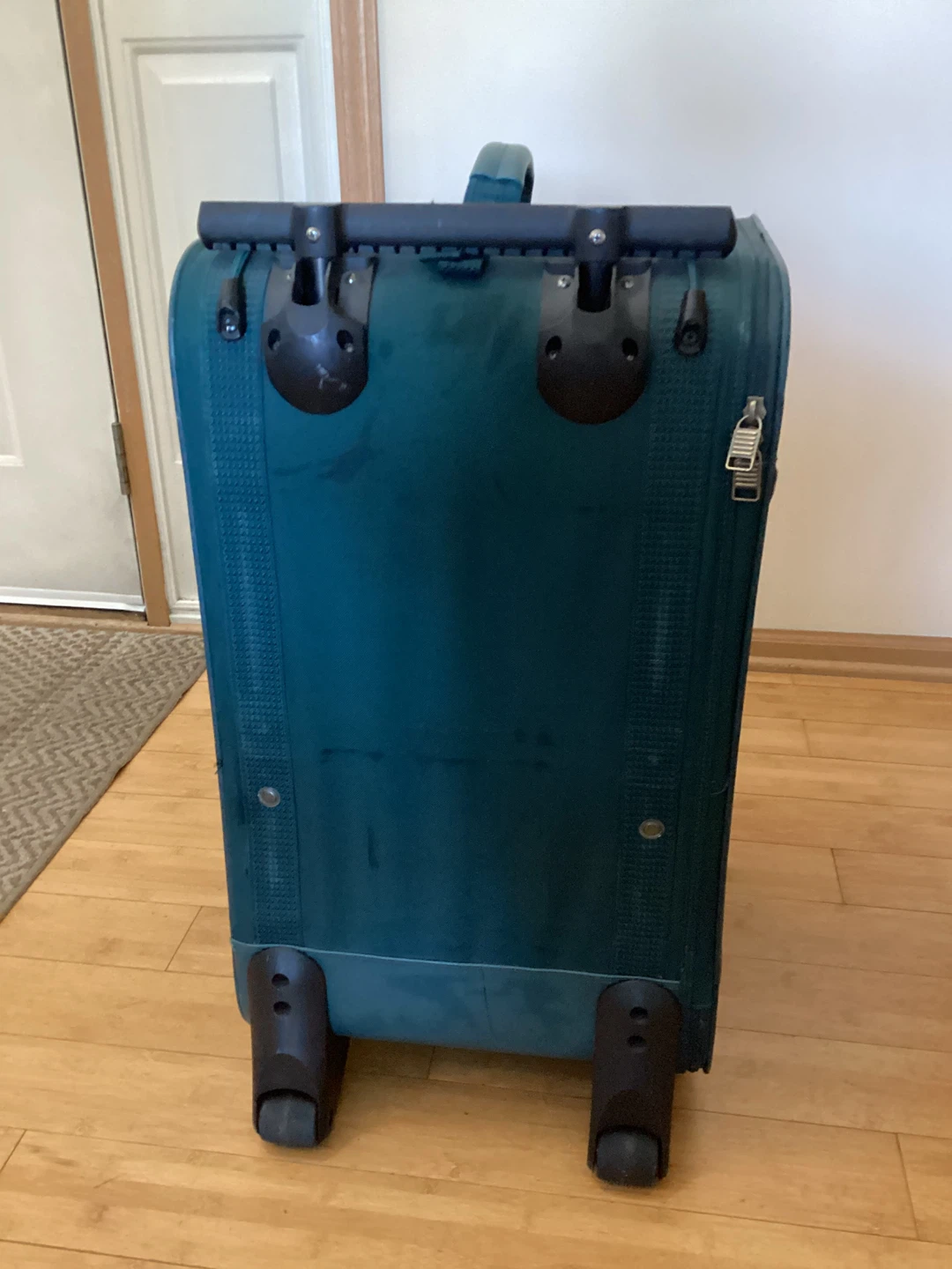 American Tourister Rolling Luggage - photo 4