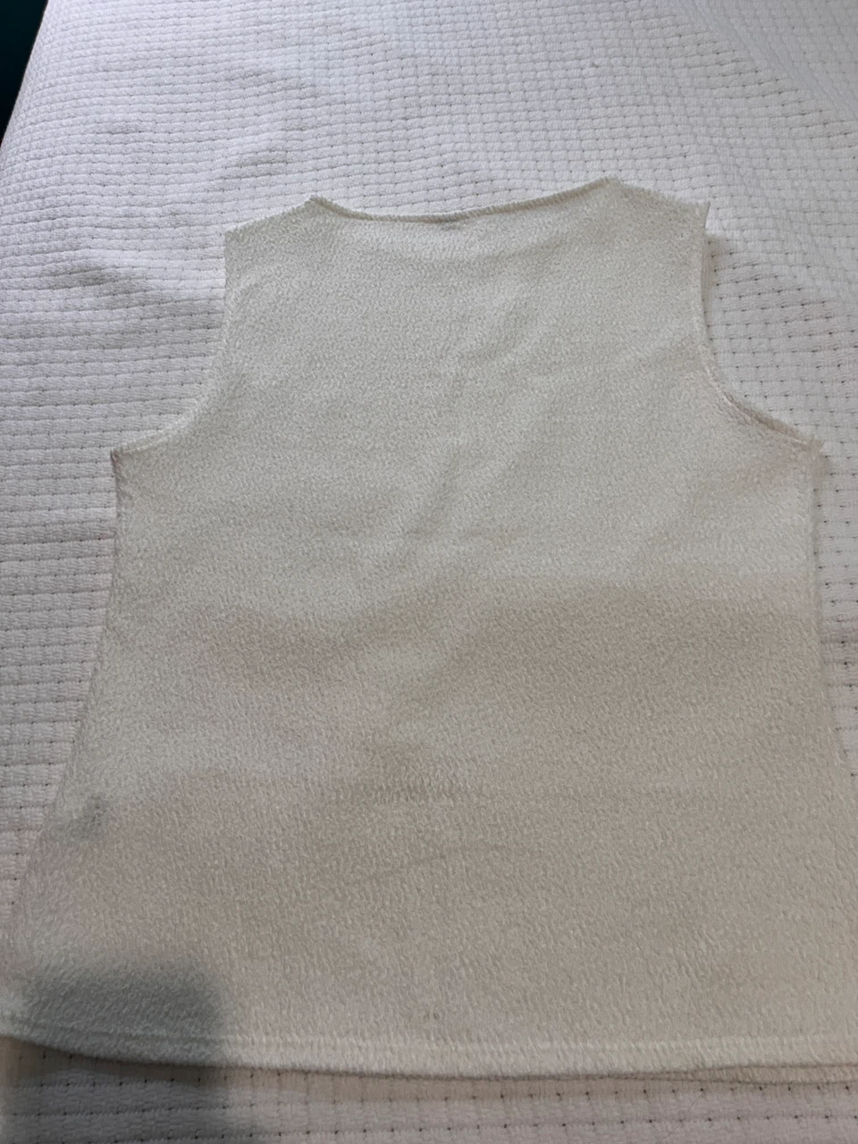 Uniqlo Sleeveless Textured Top - White, Size L - photo 3