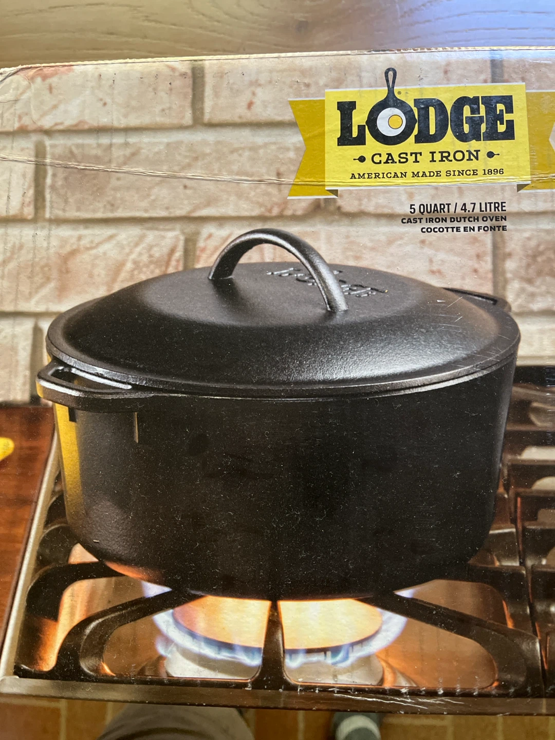 Lodge 5 Quart Cast Iron Dutch Oven never used