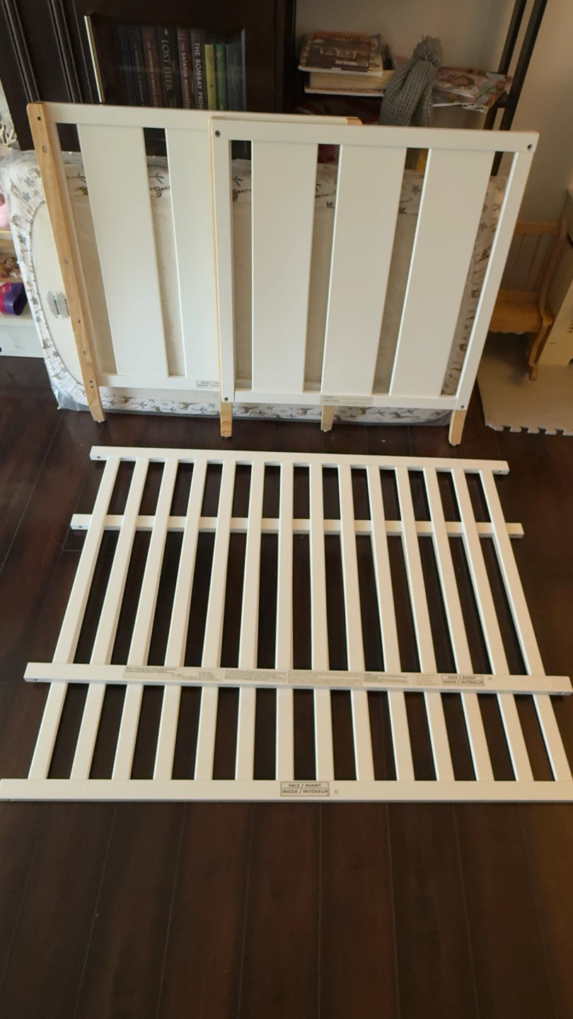 Convertible Crib and Simmons Organic Mattress - photo 2