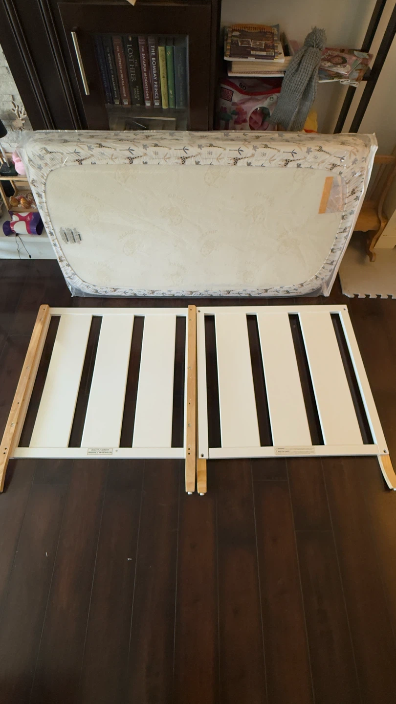 Convertible Crib and Simmons Organic Mattress - photo 3