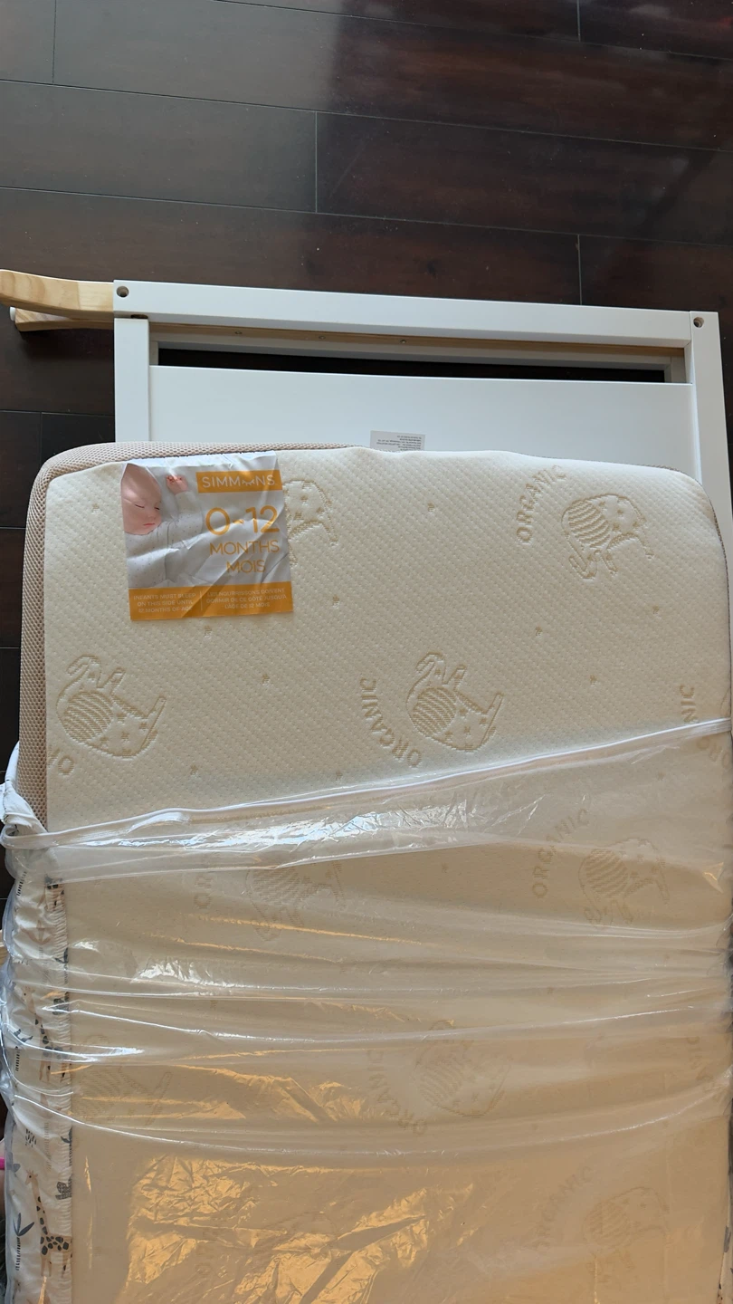 Convertible Crib and Simmons Organic Mattress - photo 4