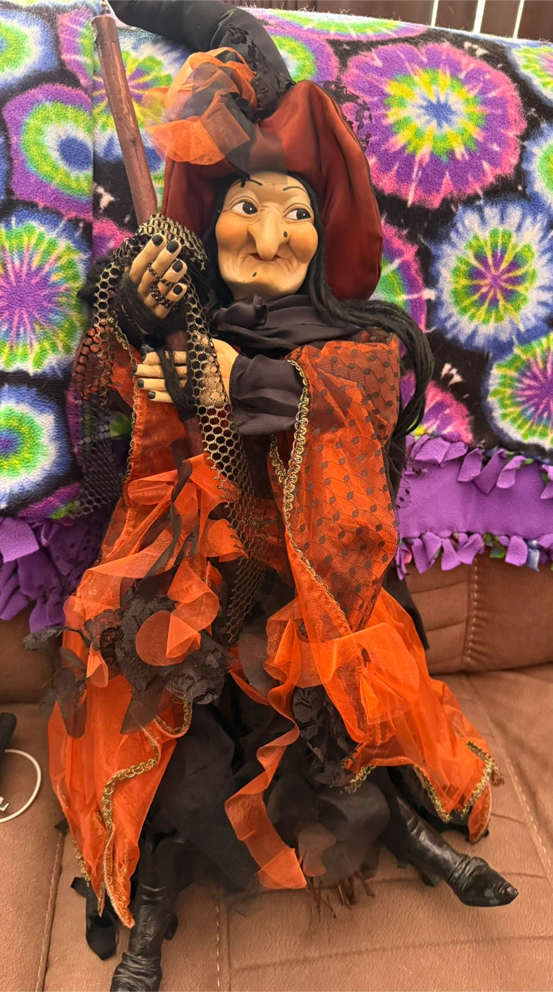 Decorative Witch Figurine - photo 2