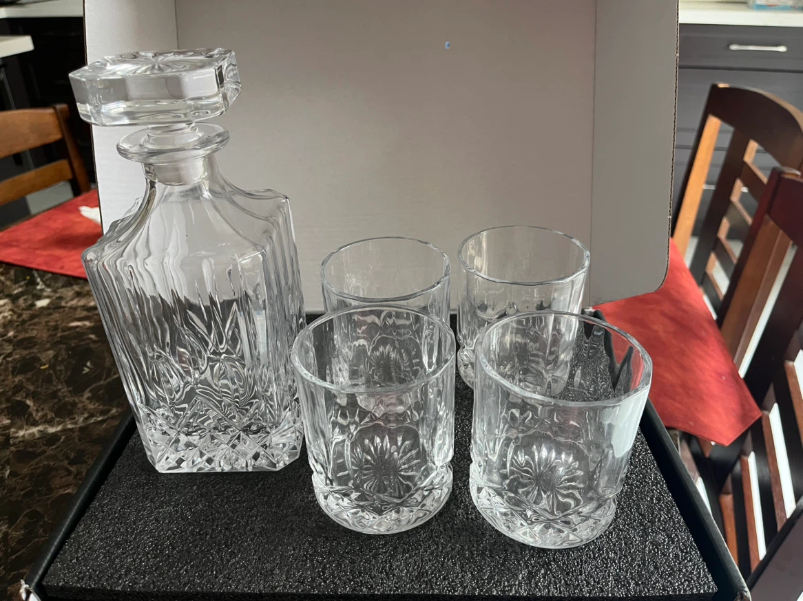 HG DECANTER with 4 glasses
