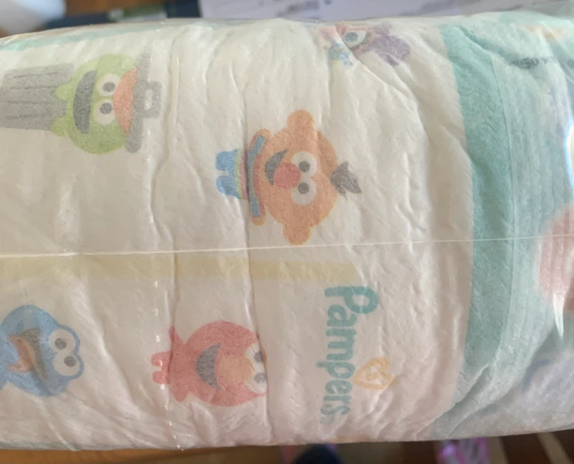 Pampers Sesame Street Diapers Size 3, 52 count