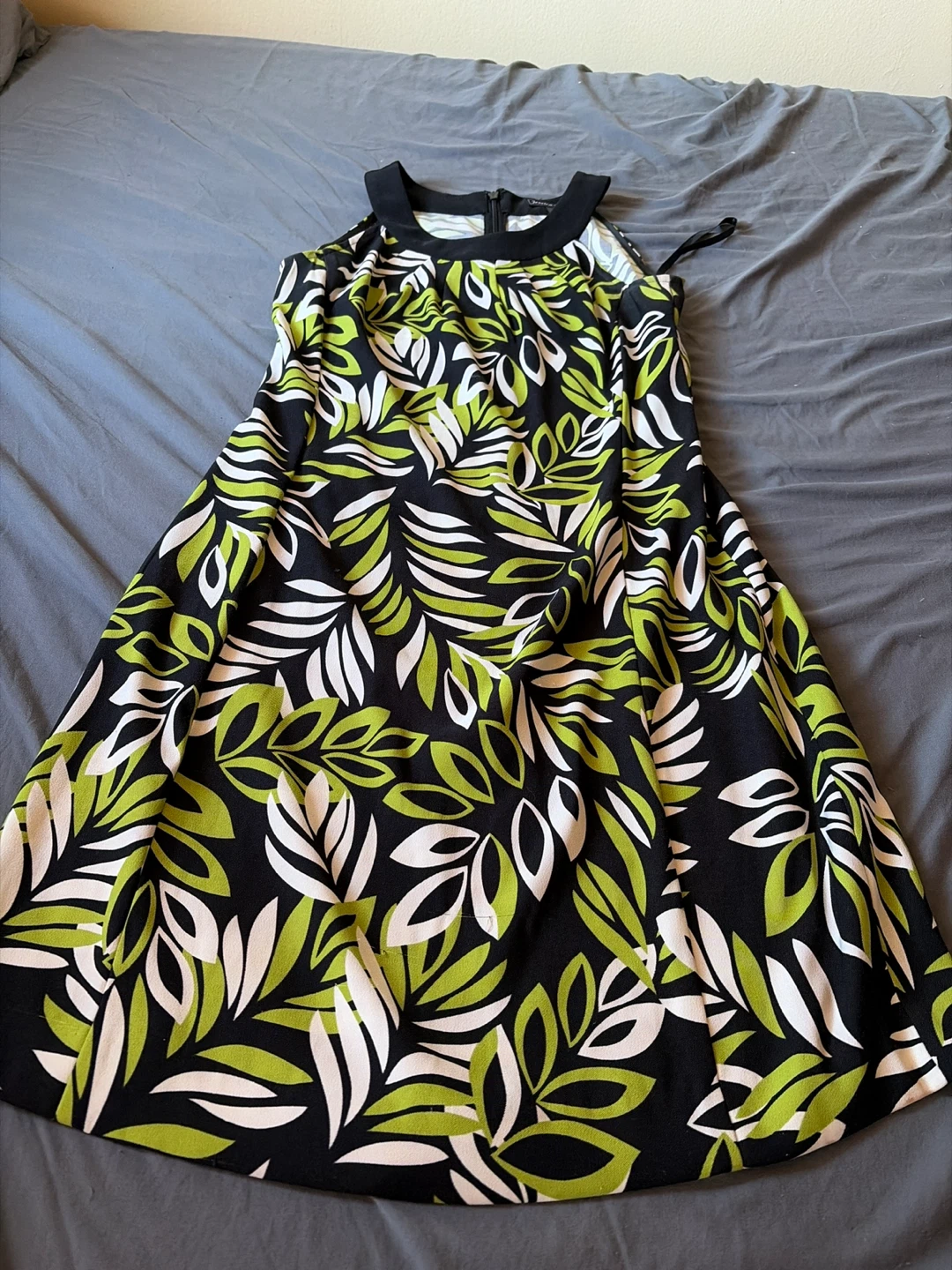 Black and Green Leaf Print Sleeveless Dress