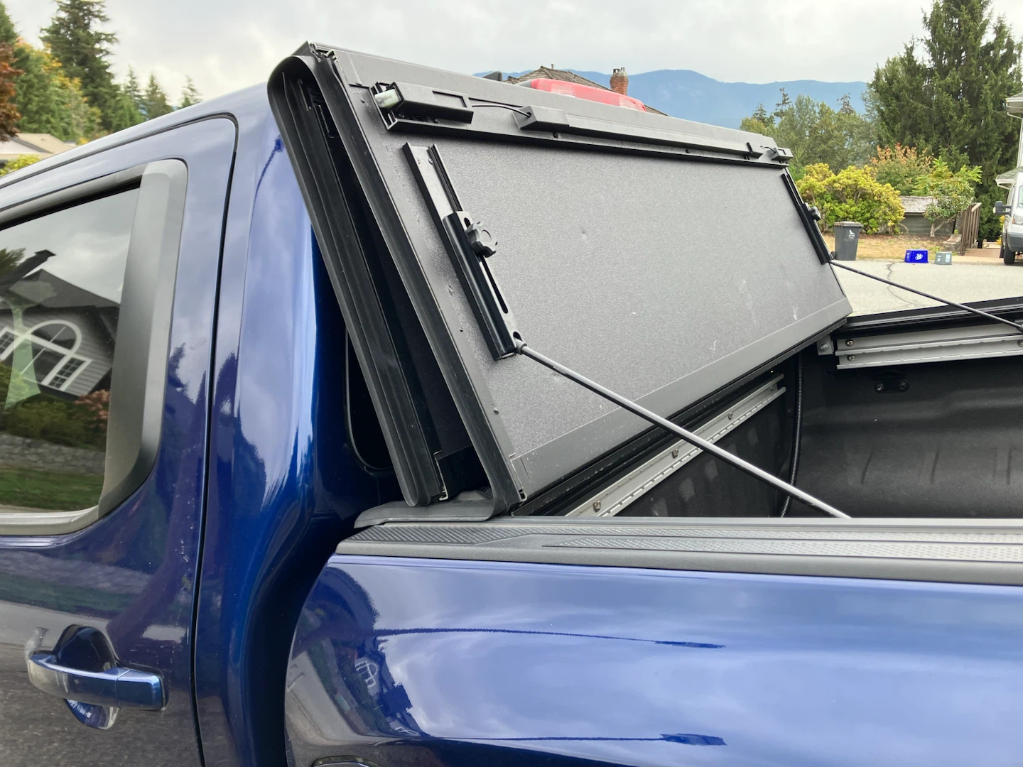 Tonneau cover for Nissan Frontier 5’ bed - photo 2