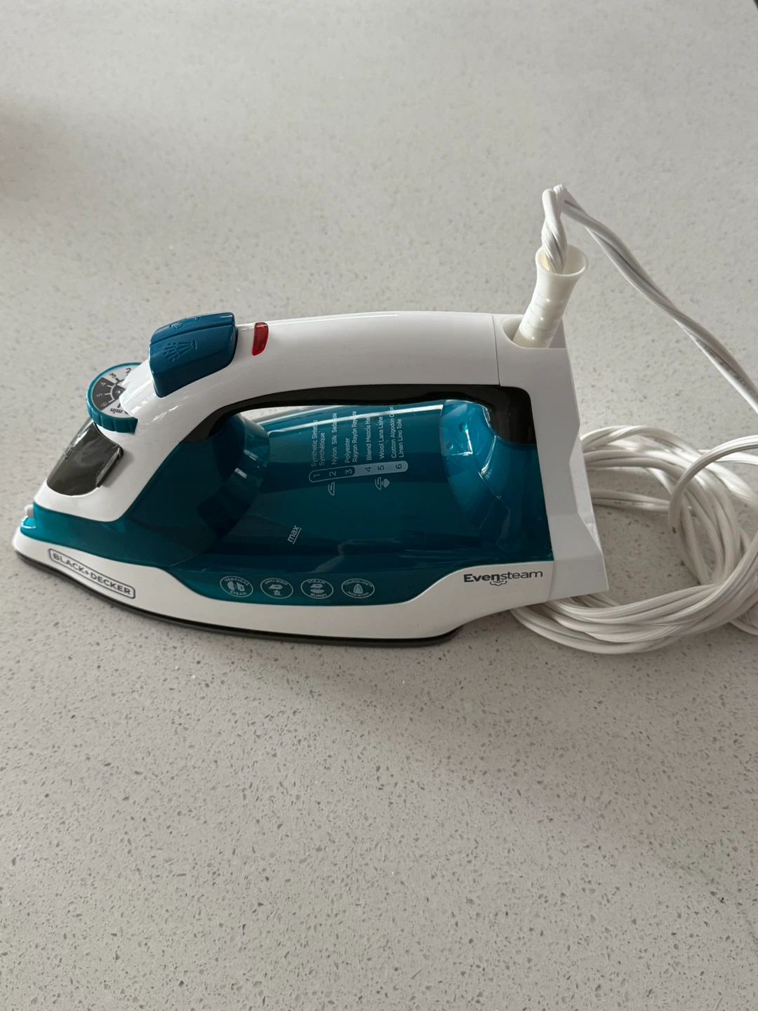 BLACK+DECKER EvenSteam Steam Iron – Excellent Condition